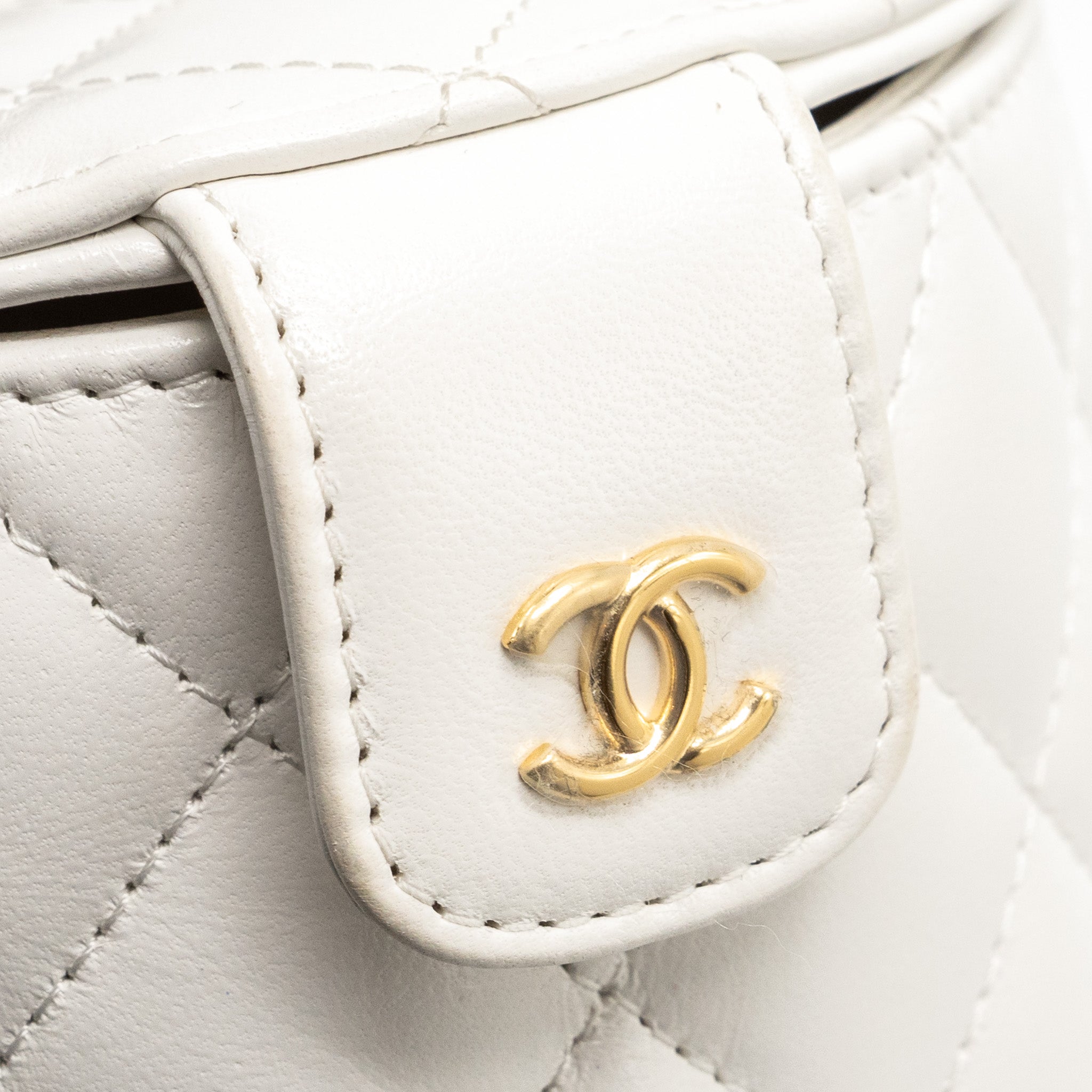 CHANEL TOP HANDLE ROUND VANITY WITH CHAIN LAMBSKIN WHITE GHW (MICROCHIP)