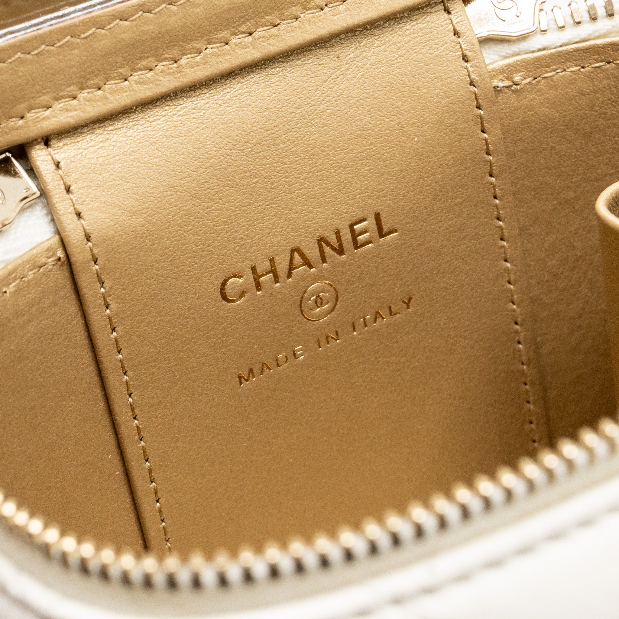 CHANEL PEARL CRUSH MINI VANITY WITH CHAIN LAMBSKIN WHITE LGHW (MICROCHIP)