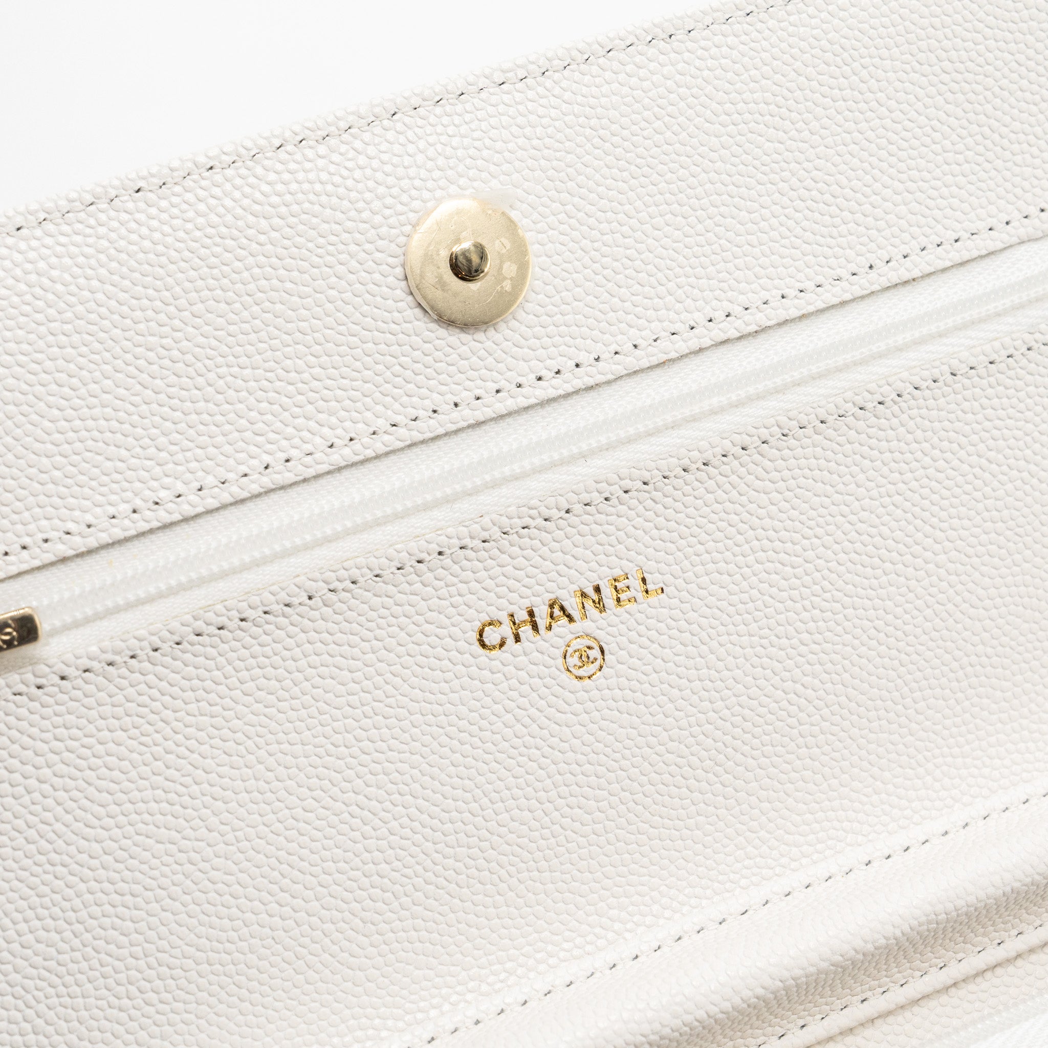 CHANEL CLASSIC WALLET ON CHAIN CAVIAR WHITE LGHW (MICROCHIP)