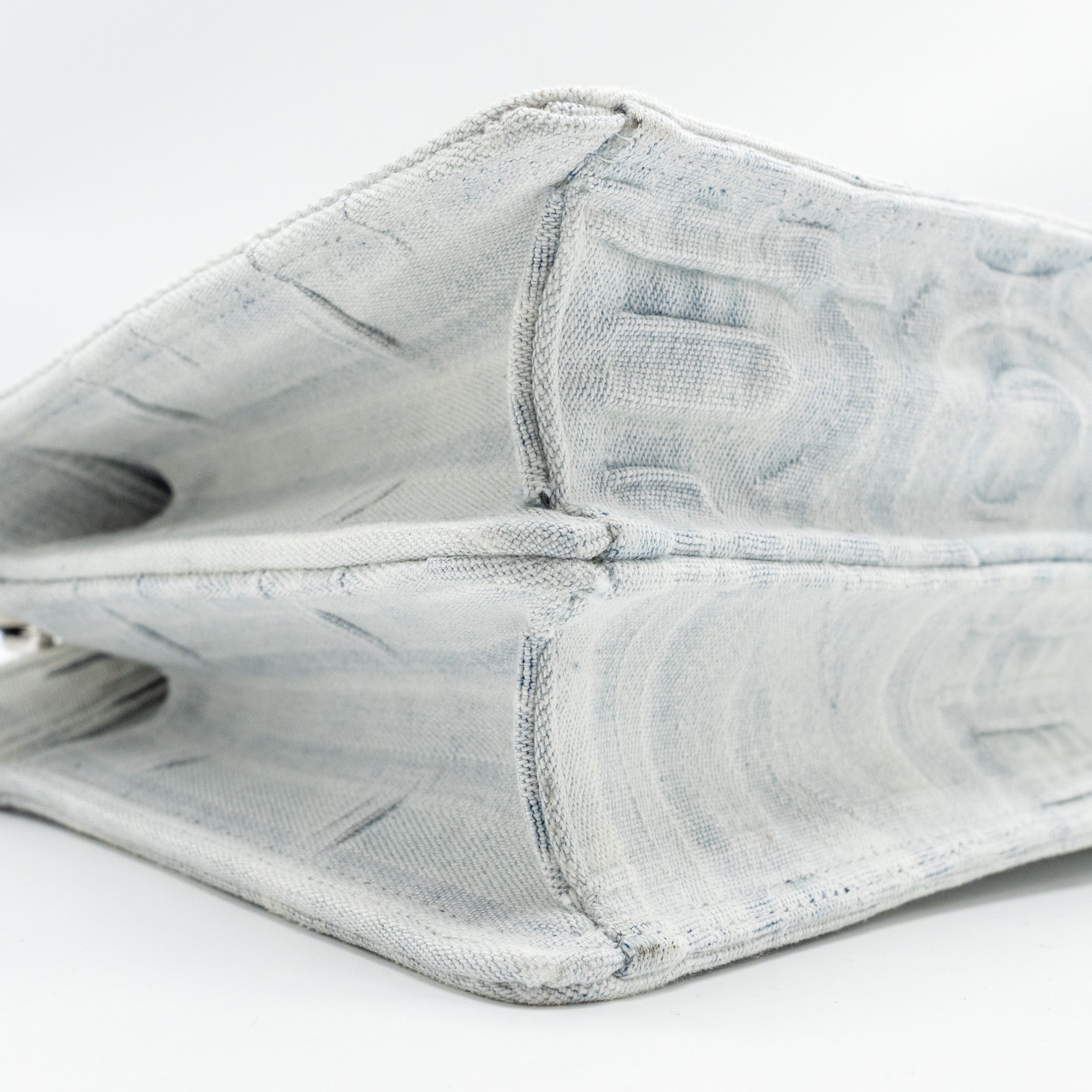 FENDI MEDIUM PEEKABOO ISEEU DENIM WHITE SHW