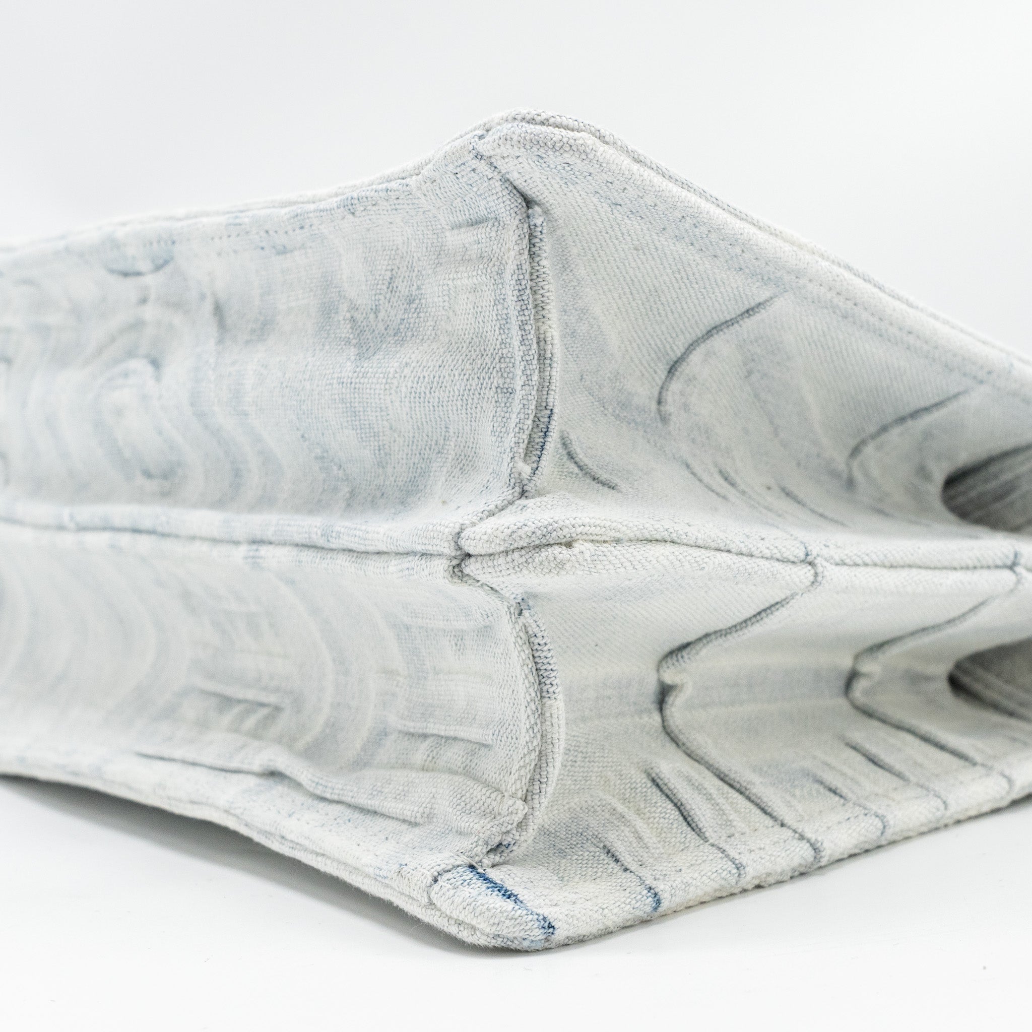 FENDI MEDIUM PEEKABOO ISEEU DENIM WHITE SHW