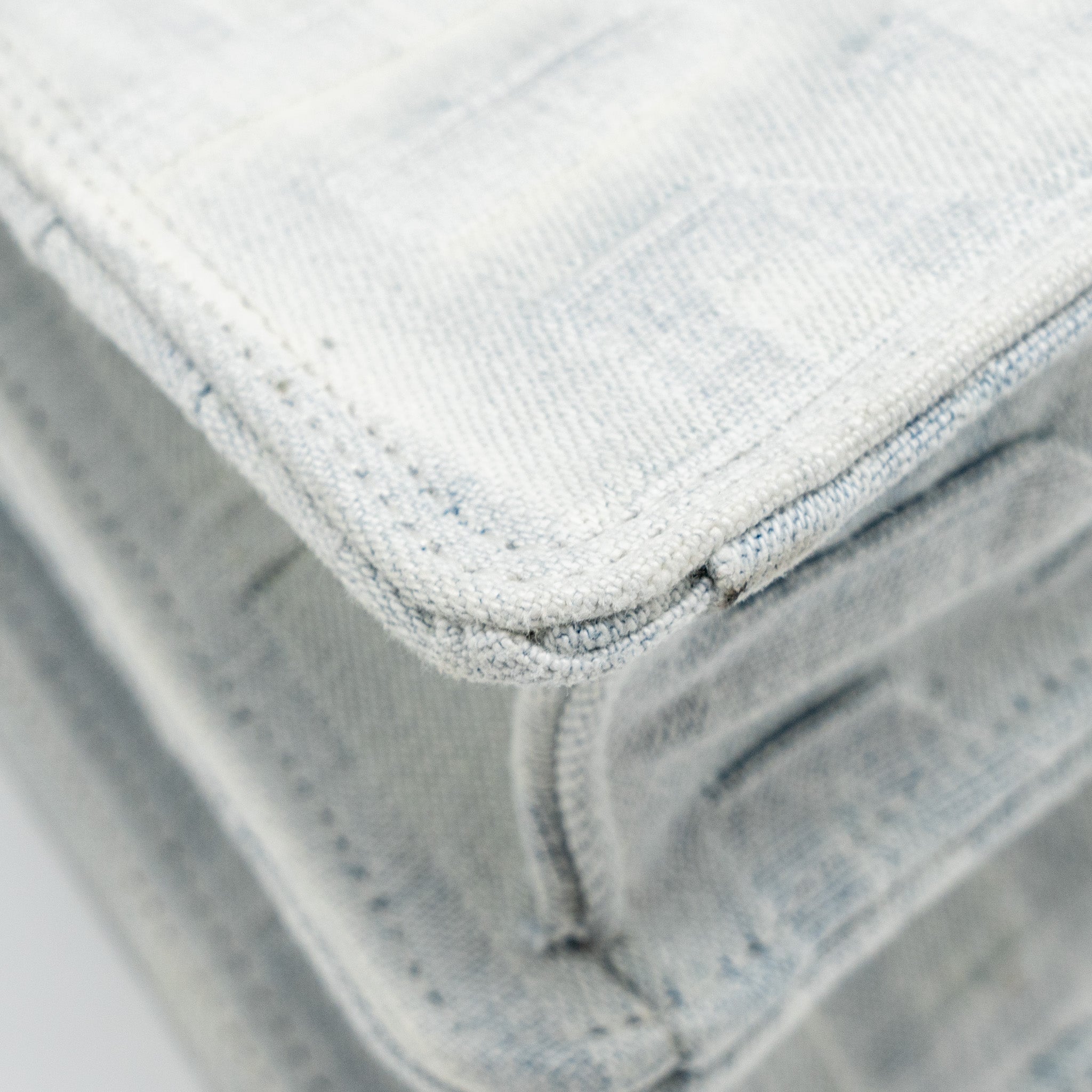 FENDI MEDIUM PEEKABOO ISEEU DENIM WHITE SHW
