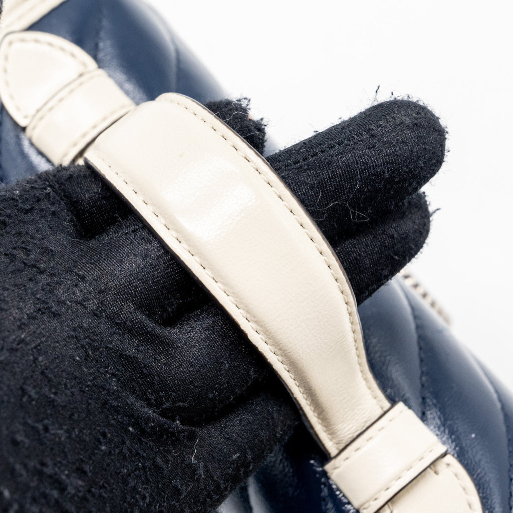GUCCI GG MARMONT TOP HANDLE BAG CALFSKIN NAVY/ WHITE SHW