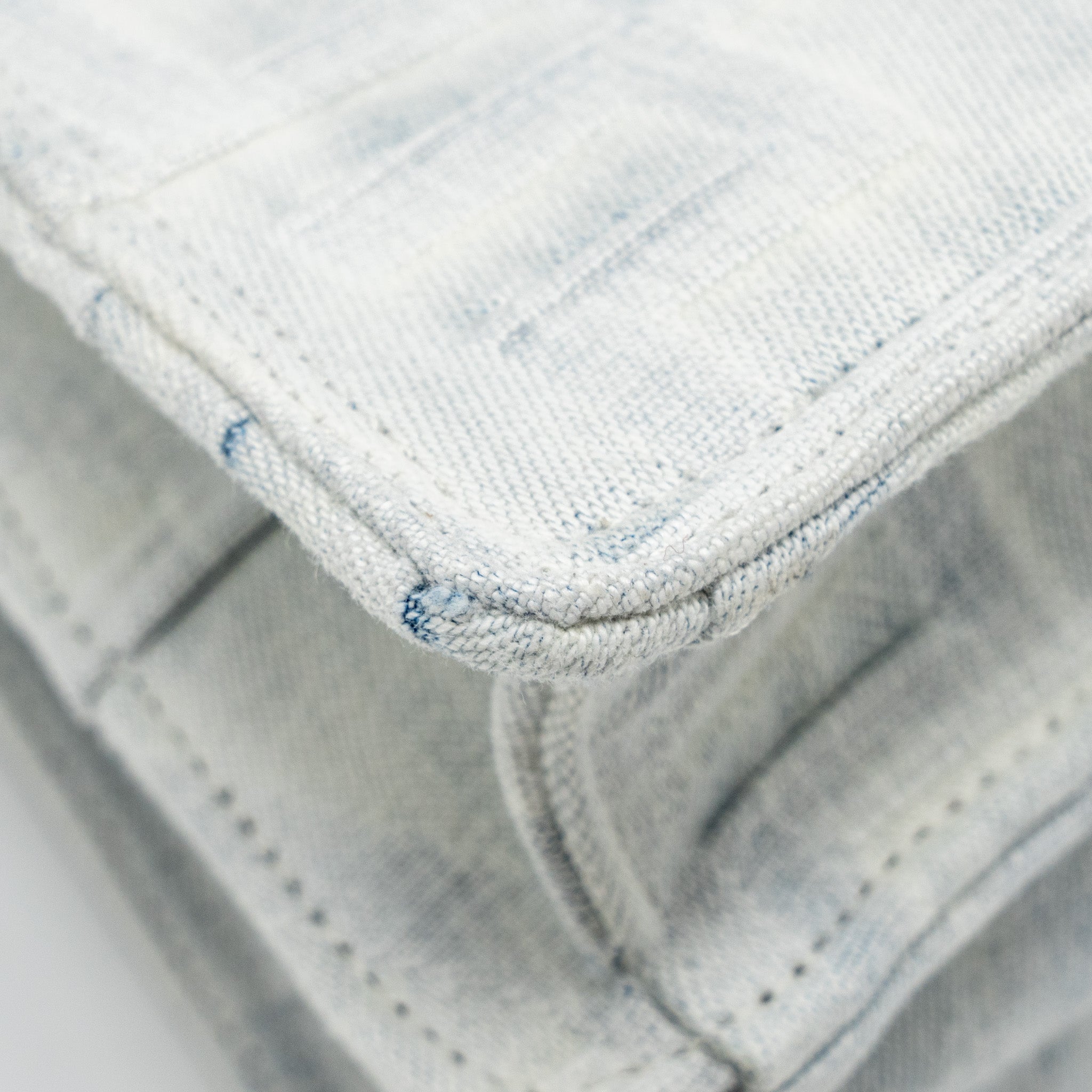 FENDI MEDIUM PEEKABOO ISEEU DENIM WHITE SHW