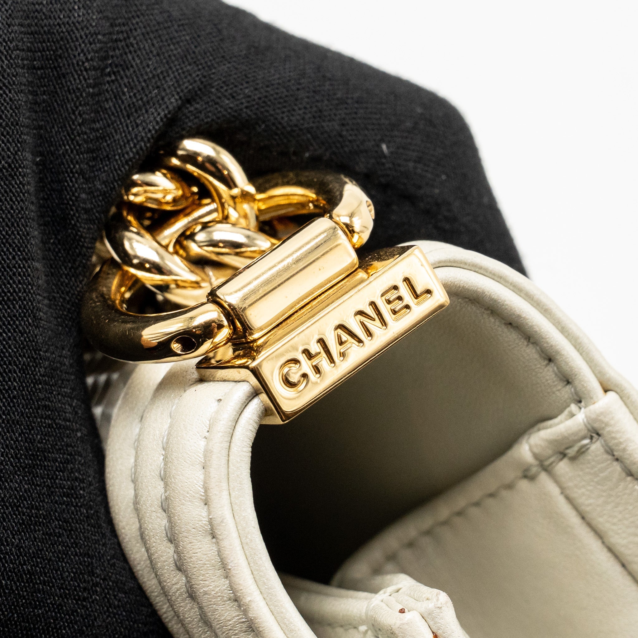 CHANEL BOY BAG METAL SQUARED LAMBSKIN WHITE/RED GHW