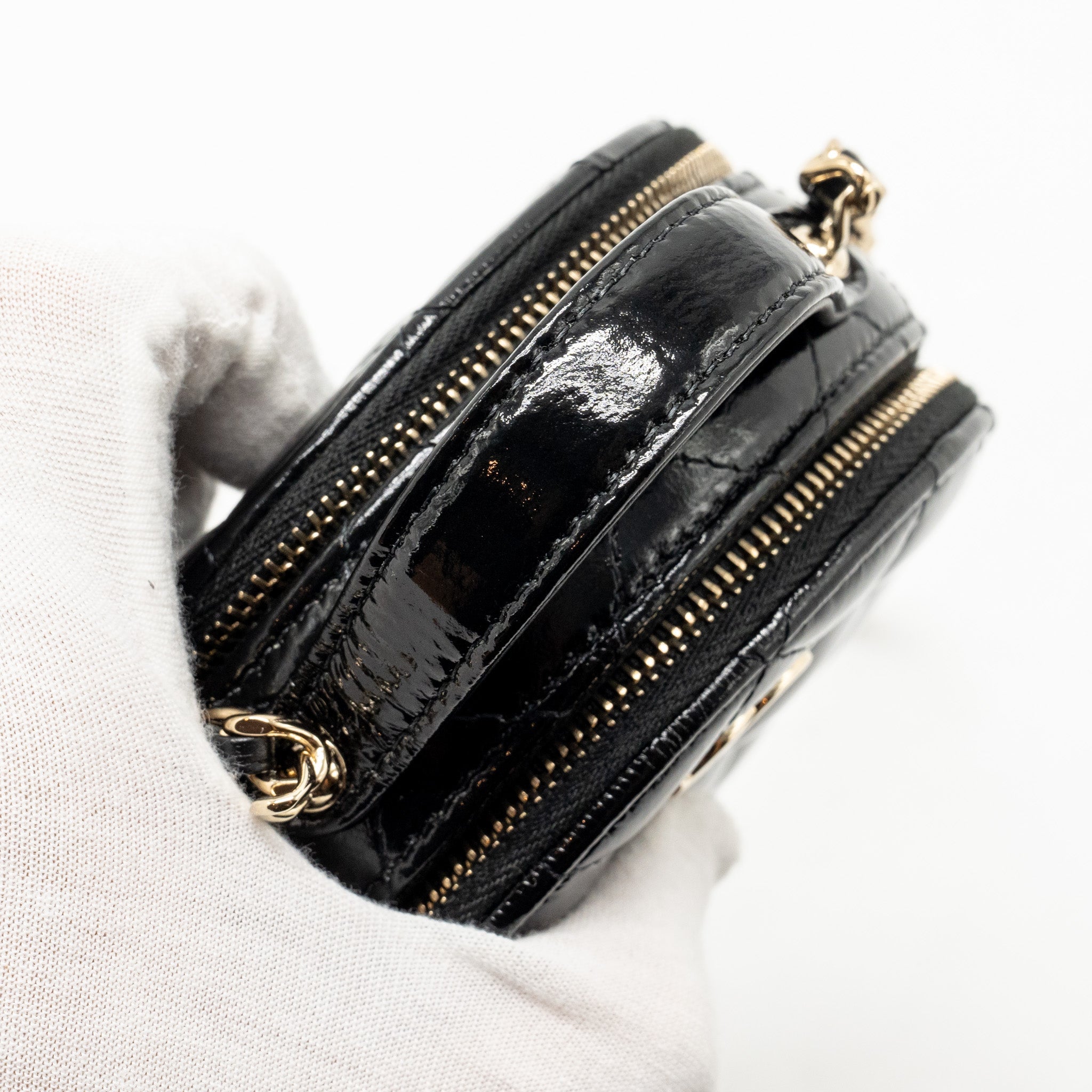 CHANEL 22B TOP HANDLE MINI ROUND VANITY CASE WITH CHAIN SHINY LAMBSKIN BLACK LGHW (MICROCHIP)