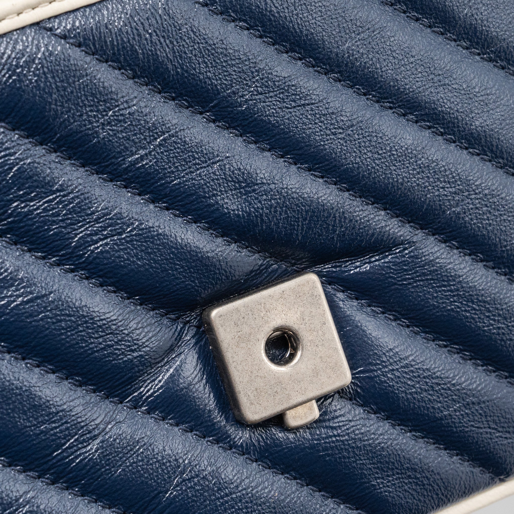 GUCCI GG MARMONT TOP HANDLE BAG CALFSKIN NAVY/ WHITE SHW