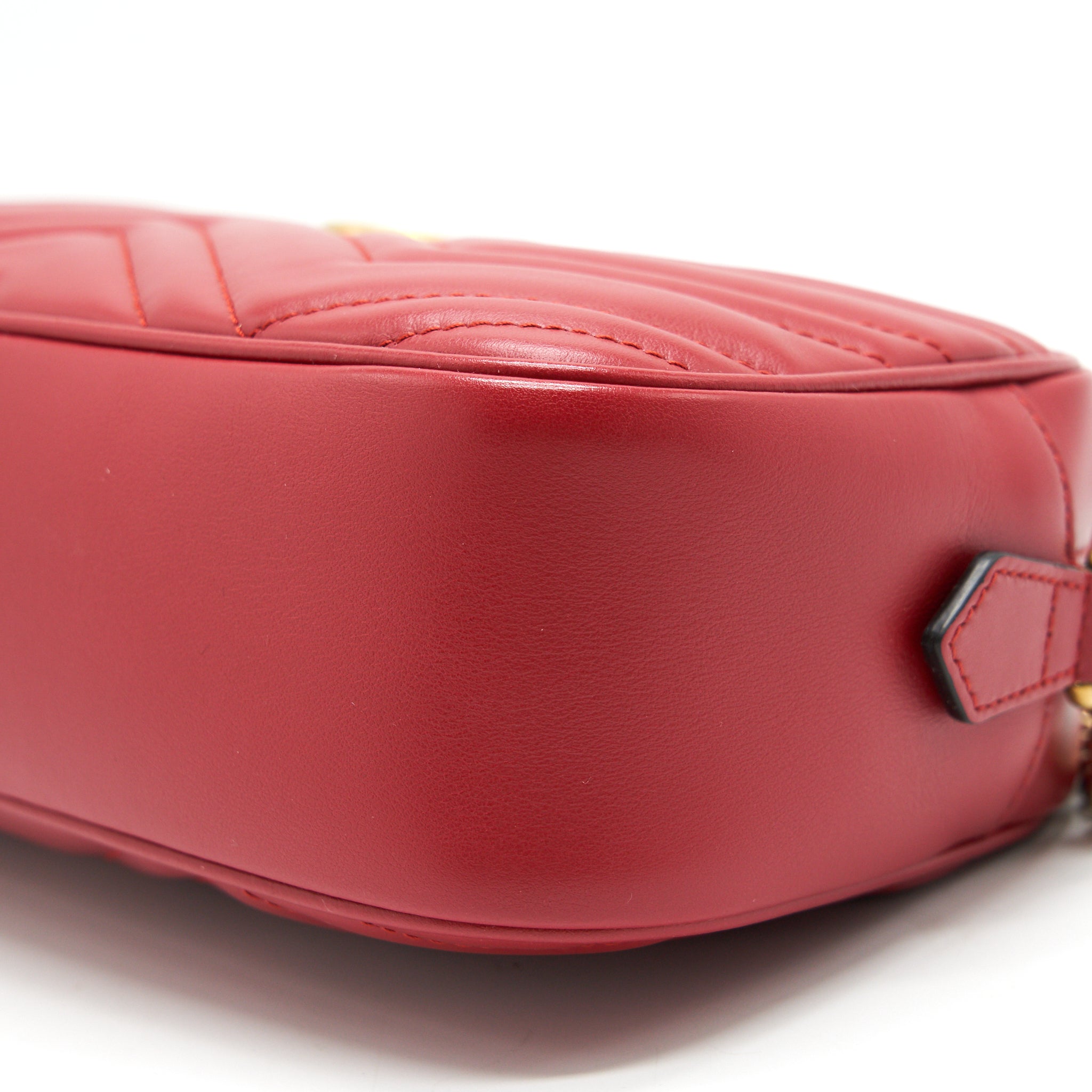 GUCCI MARMONT CAMERA BAG IN RED
