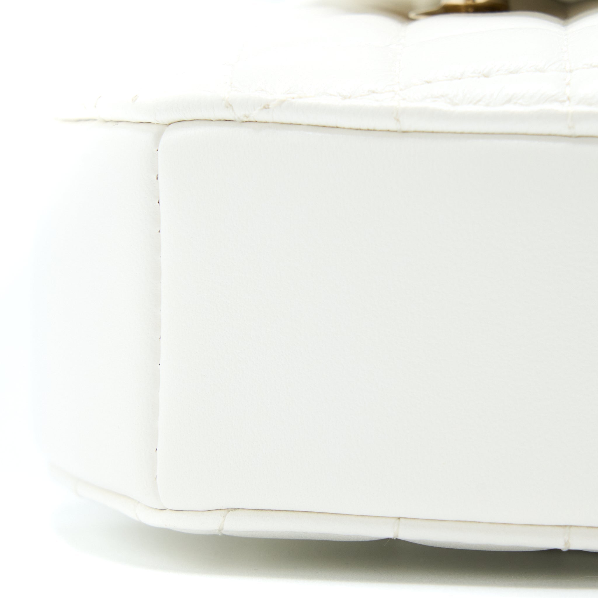 CHANEL 22S HEART BAG LAMBSKIN WHITE LGHW (MICROCHIP)