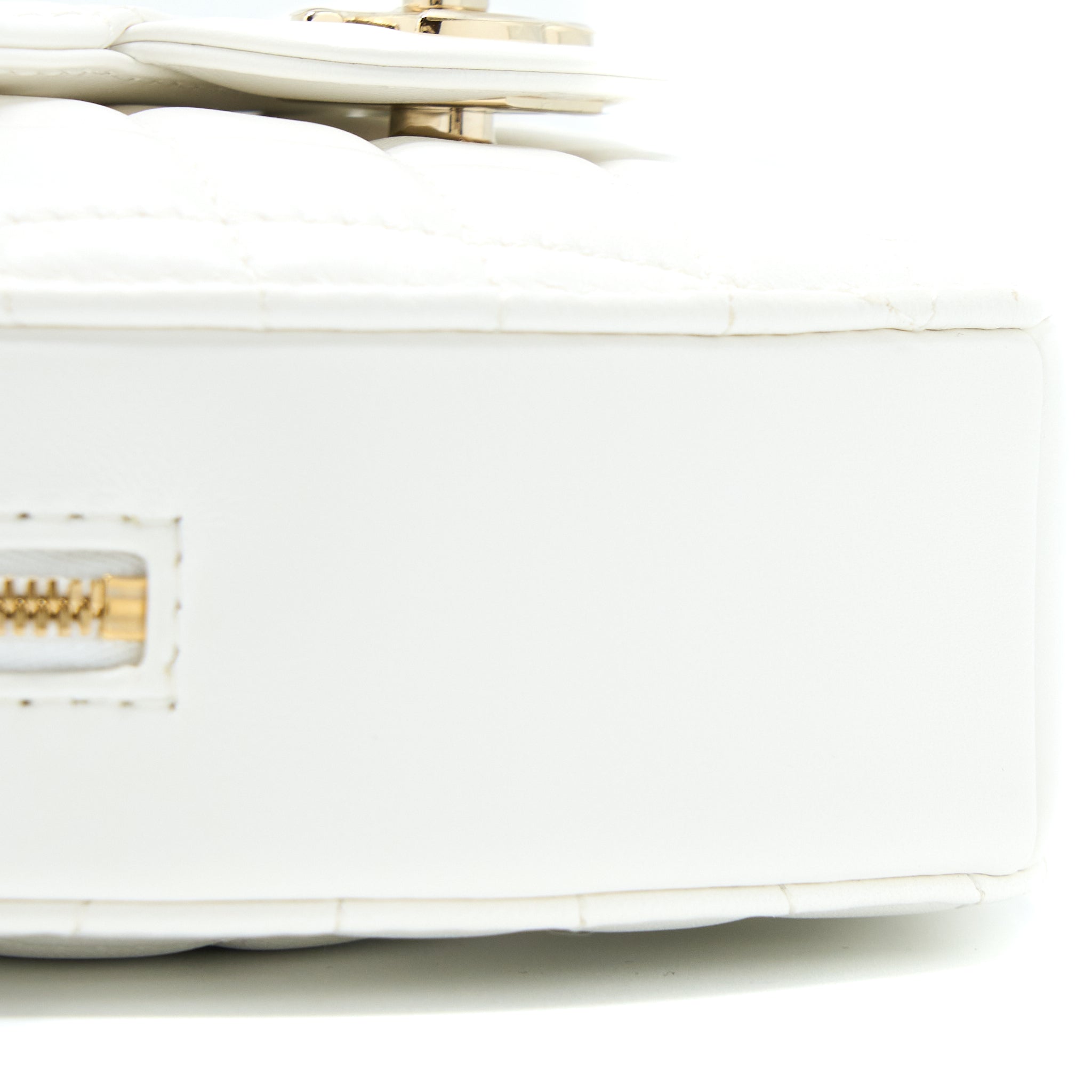 CHANEL 22S HEART BAG LAMBSKIN WHITE LGHW (MICROCHIP)