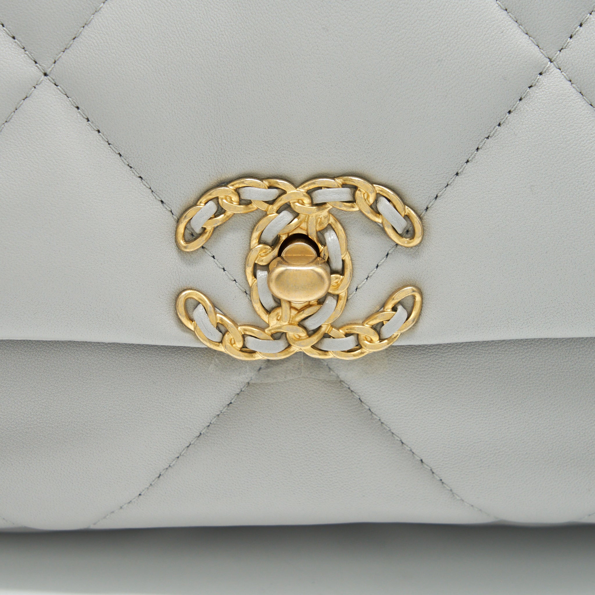 CHANEL SMALL 19 BAG LAMBSKIN LIGHT GREY WITH MULTICOLOUR HARDWARE (MICROCHIP)