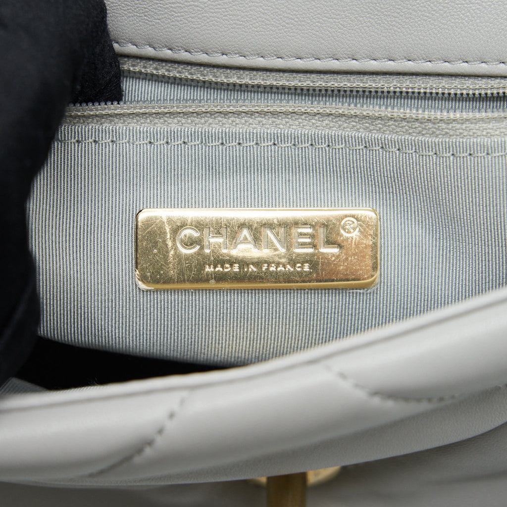 CHANEL SMALL 19 BAG LAMBSKIN LIGHT GREY WITH MULTICOLOUR HARDWARE (MICROCHIP)