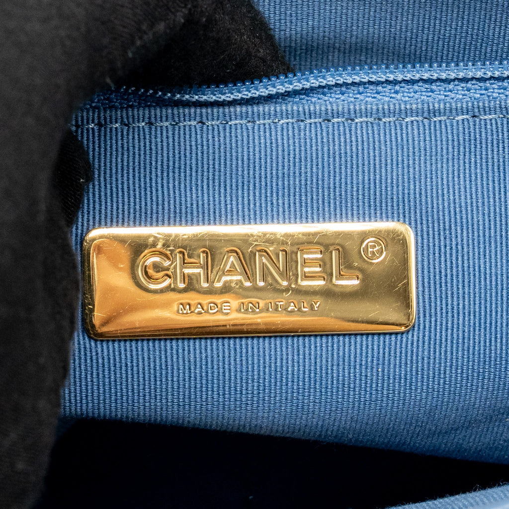 CHANEL SMALL 19 BAG DENIM LIGHT BLUE MULTICOLOURED HARDWARE (MICROCHIP)