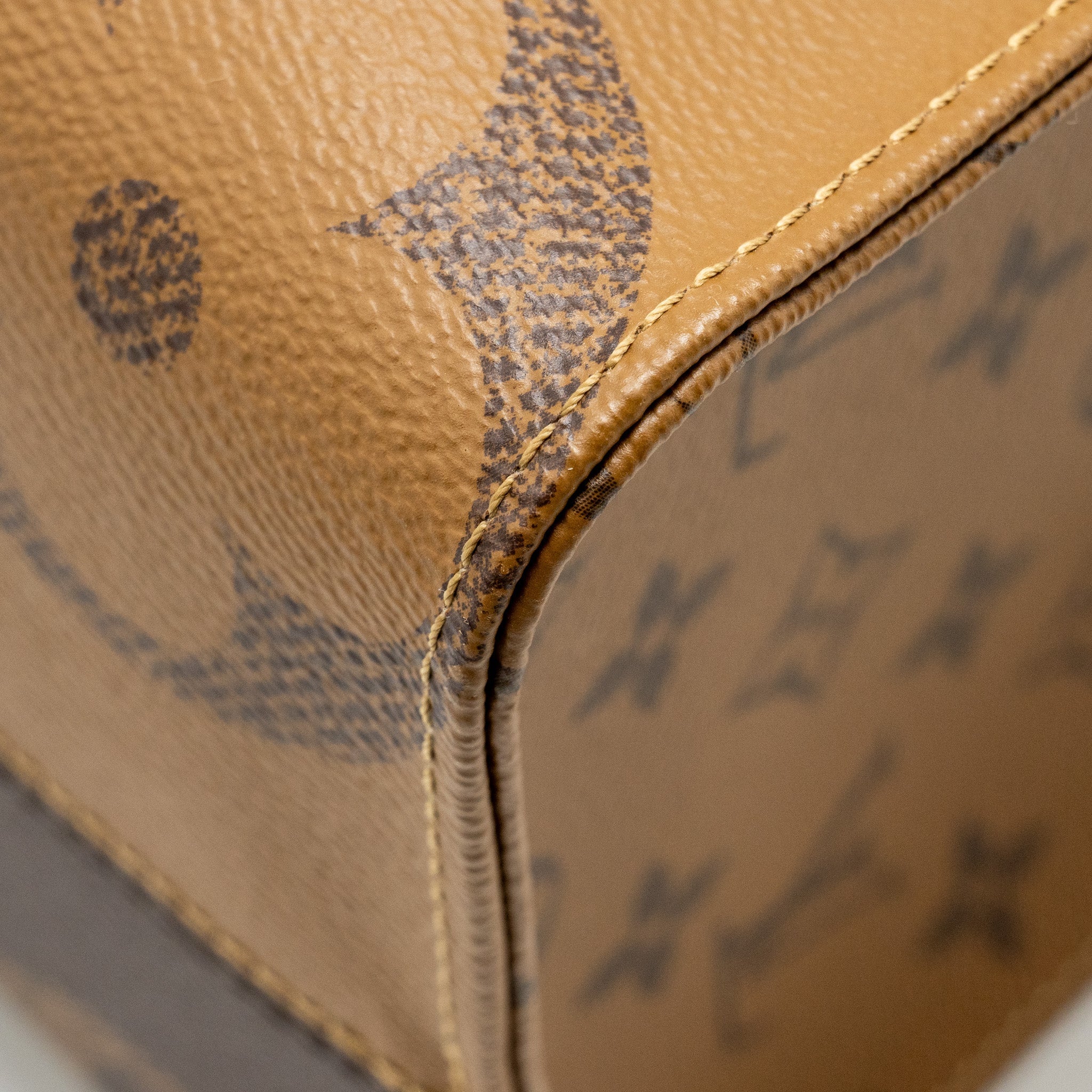 LOUIS VUITTON ONTHEGO MM MONOGRAM CANVAS GHW