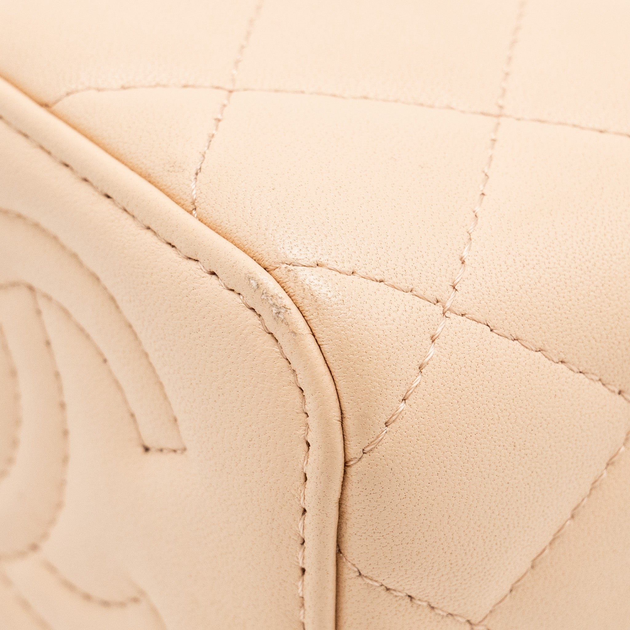 CHANEL MINI VANITY CASE WITH CAMELLIA ADJUSTABLE CHAIN LAMBSKIN BEIGE GHW (MICROCHIP)