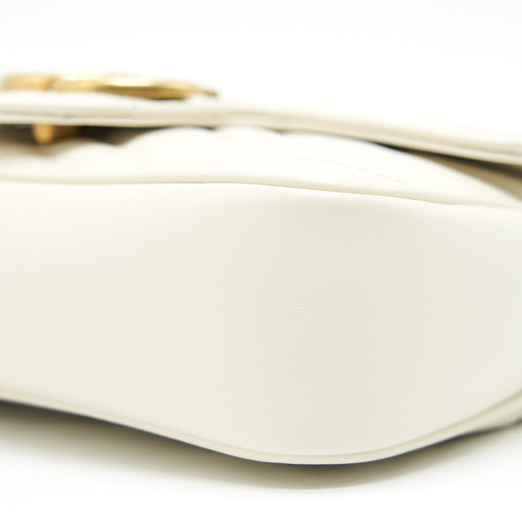 GUCCI GG MARMONT SUPER MINI BAG IN WHITE