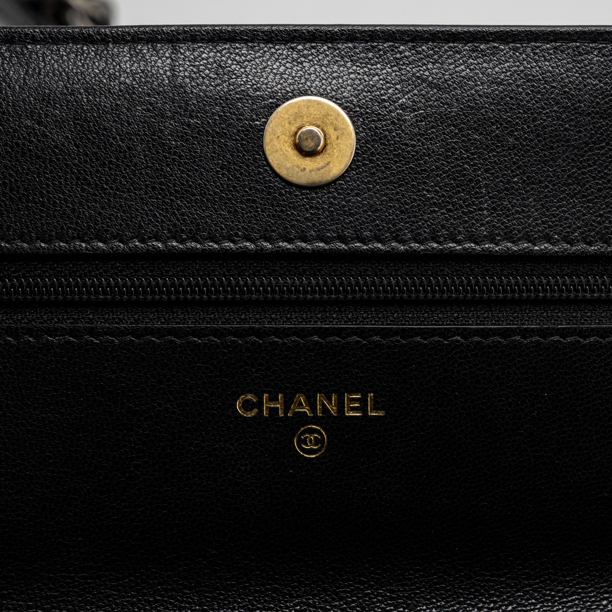 CHANEL 19 WALLET ON CHAIN LAMBSKIN BLACK MULTICOLOR HARDWARE
