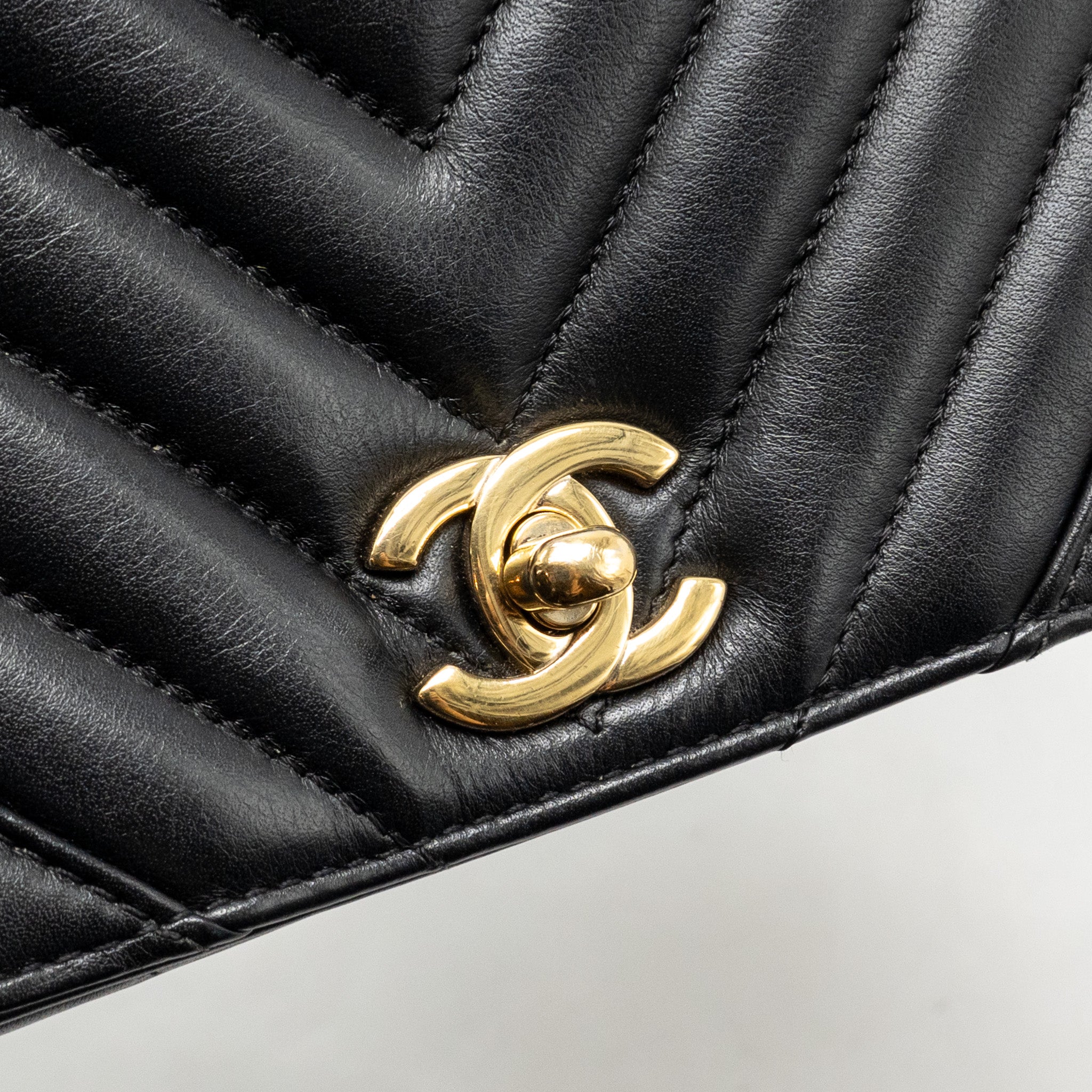 CHANEL CHEVRON FLAP BAG LAMBSKIN BLACK LGHW