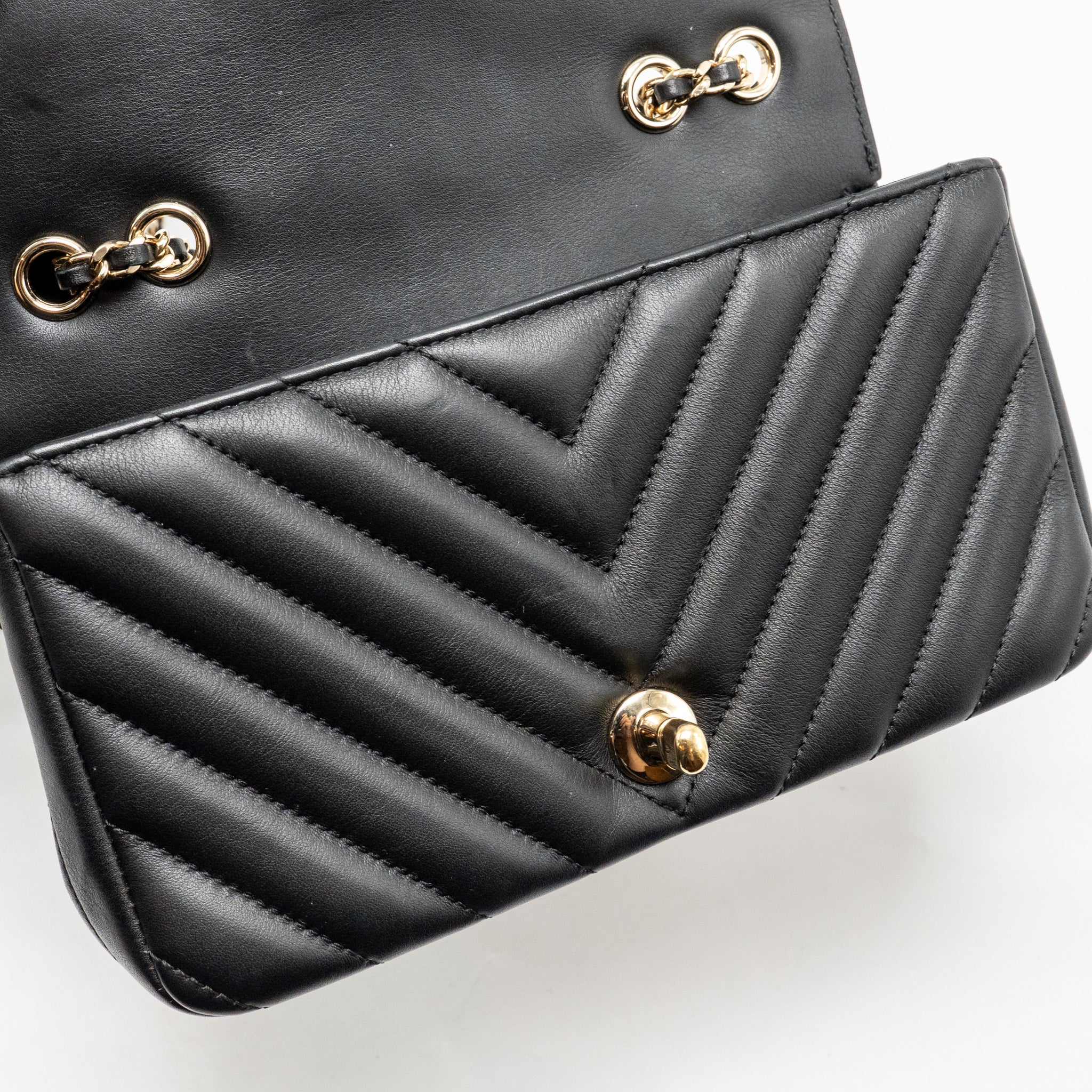 CHANEL CHEVRON FLAP BAG LAMBSKIN BLACK LGHW