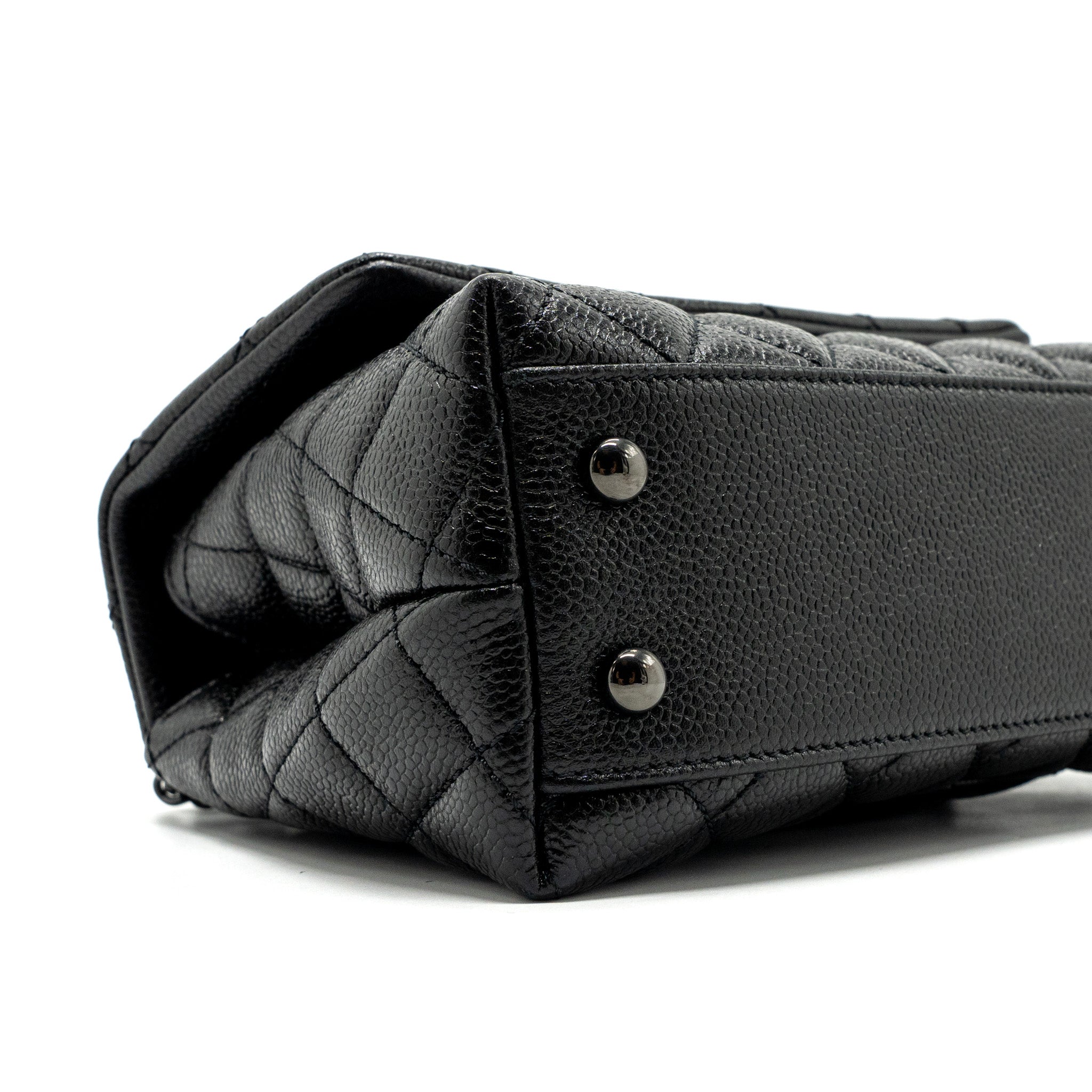 CHANEL SMALL COCO HANDLE CAVIAR SO BLACK / BLACK HARDWARE