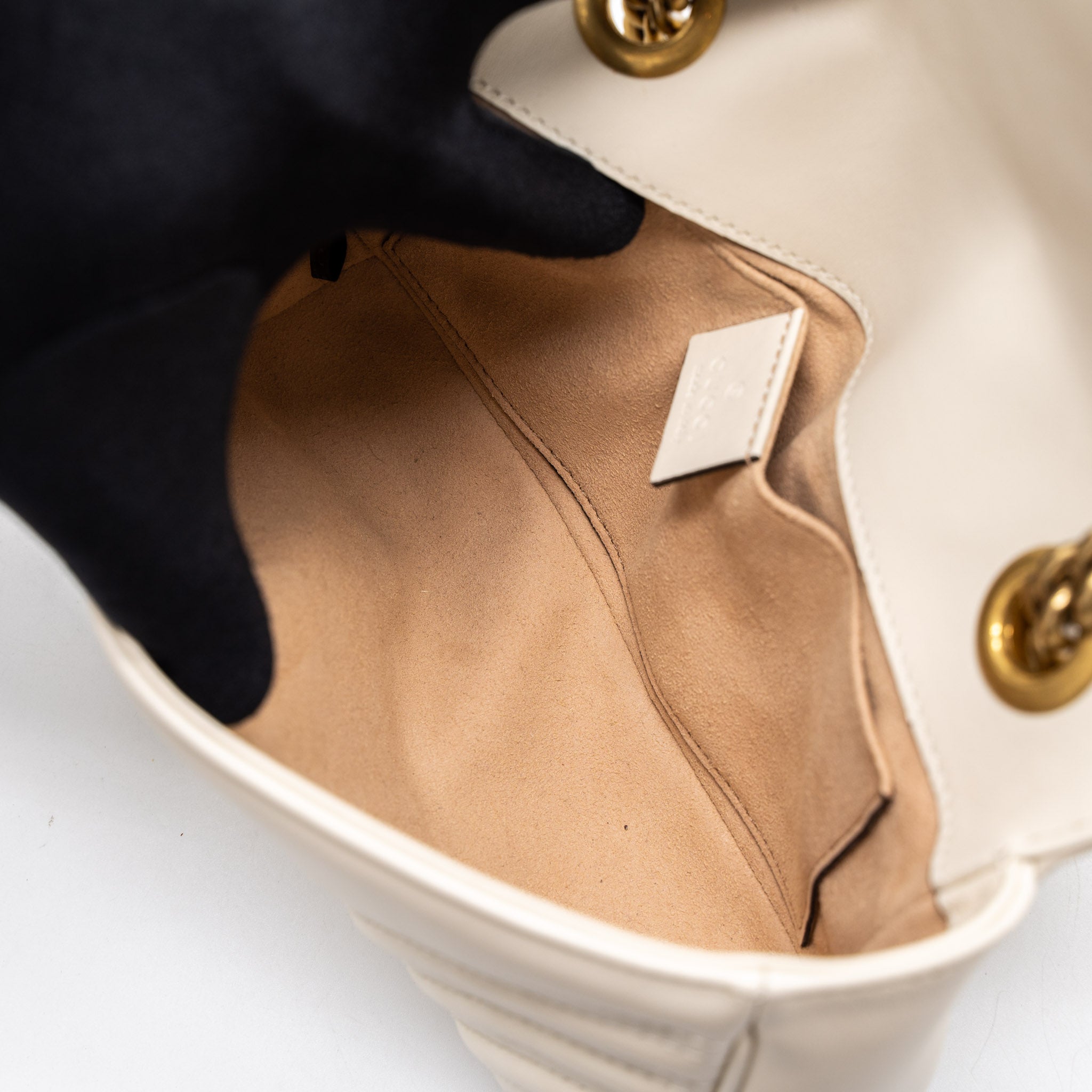 GUCCI GG MARMONT MINI BAG MATELASSÉ CALFSKIN WHITE BRUSHED GHW