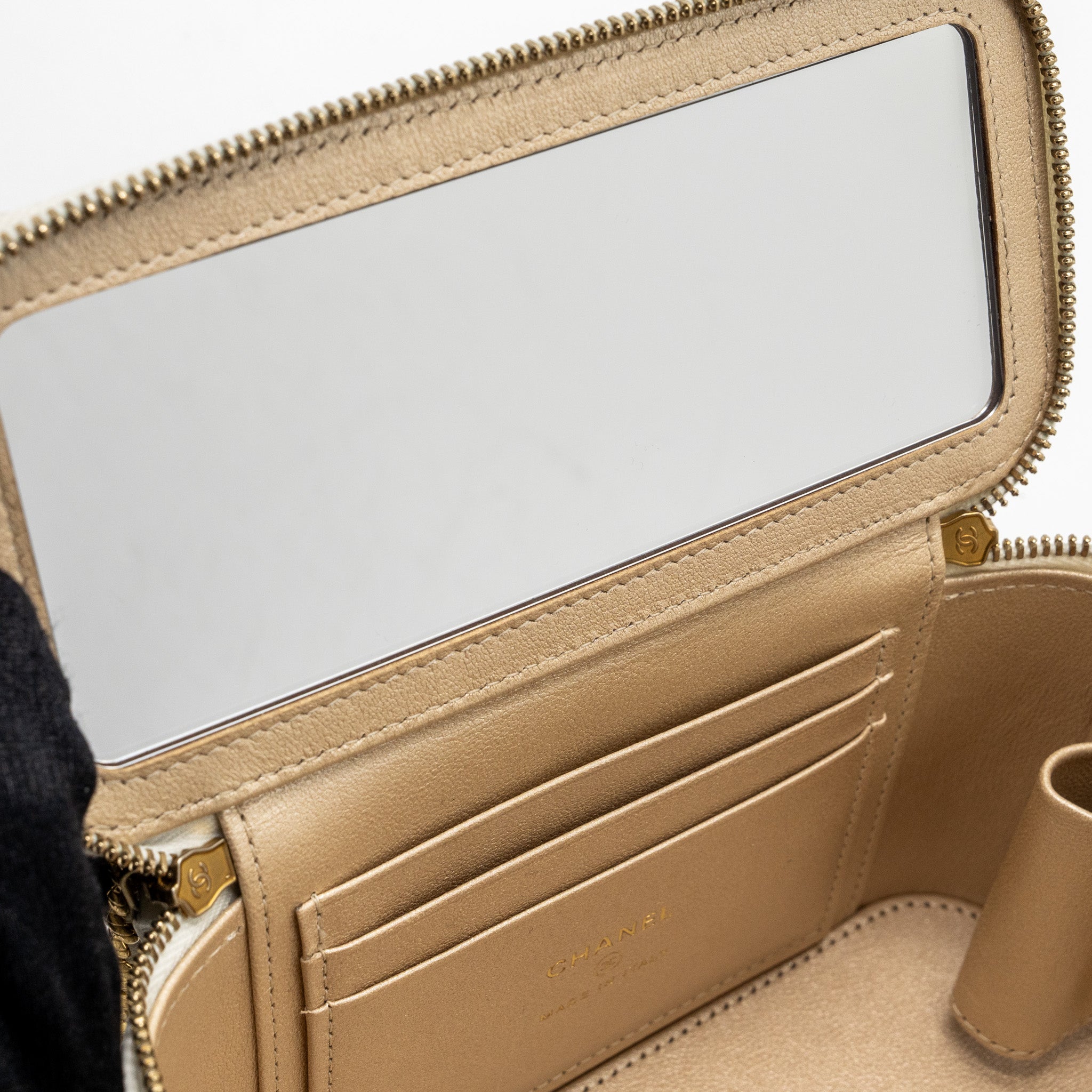 CHANEL LONG VANITY WITH LAMBSKIN WHITE GHW (MICROCHIP)