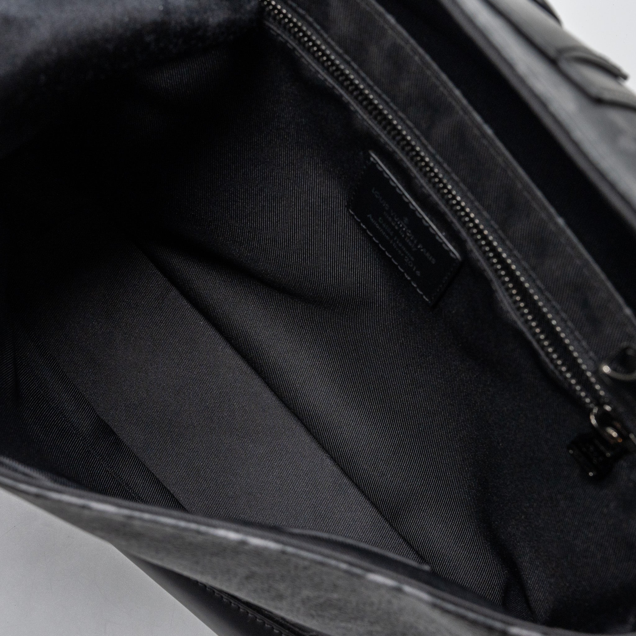 LOUIS VUITTON MESSENGER PM VOYOGER MONOGRAM ECLIPSE CANVAS BLACK SHW
