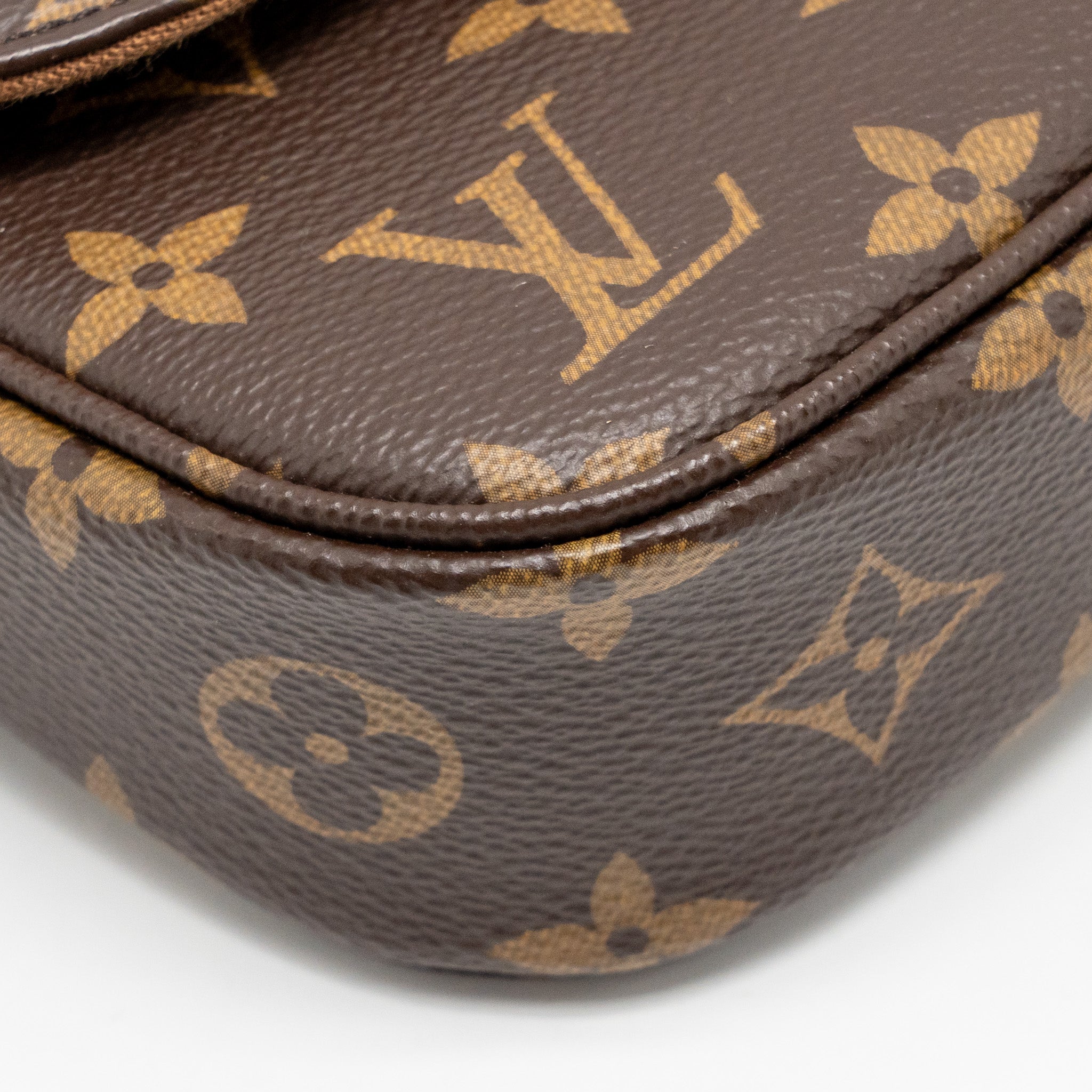 LOUIS VUITTON IVY WALLET ON CHAIN MONOGRAM CANVAS GHW