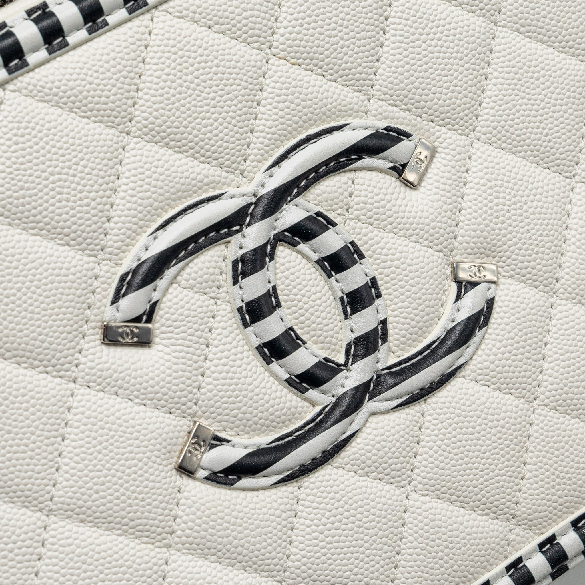 CHANEL MEDIUM FILIGREE CAMERA BAG CAVIAR WHITE/BLACK SHW