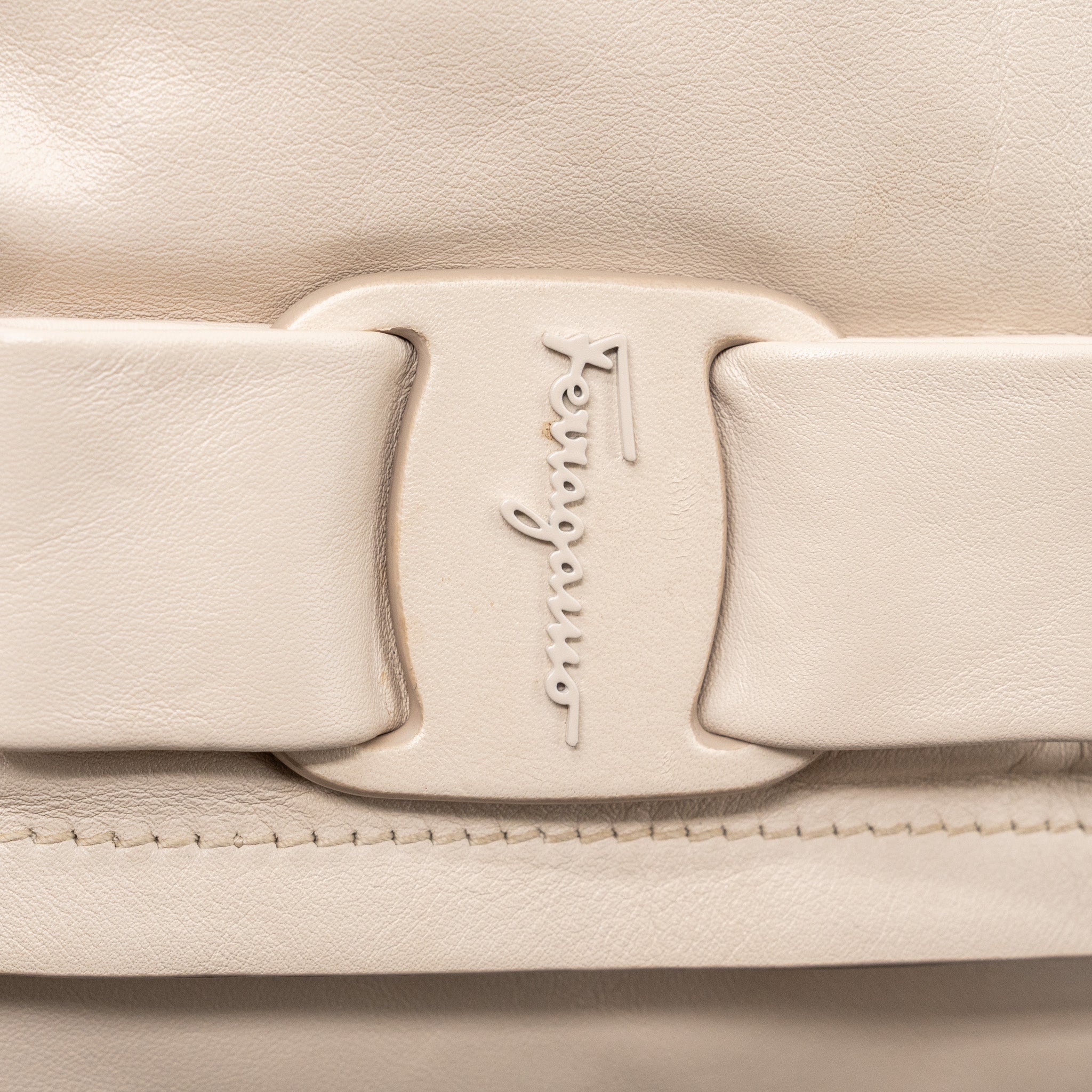 SALVATORE FERRAGAMO SMALL VIVA BOW SHOULDER BAG CREAM AND SHW
