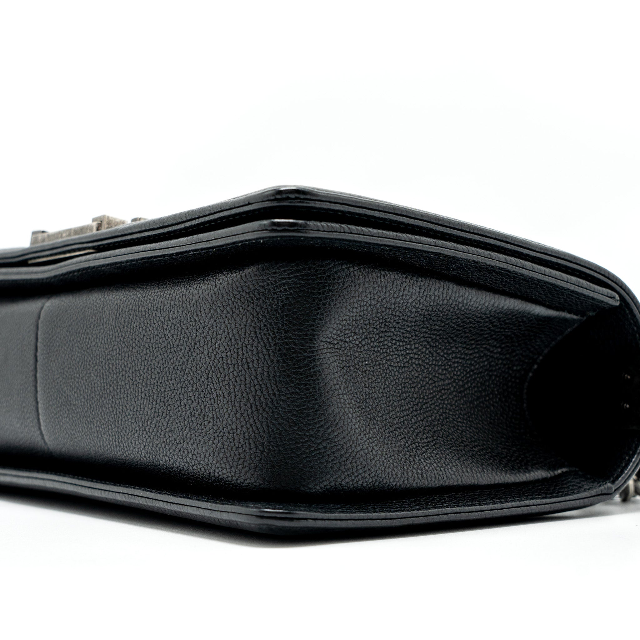CHANEL MEDIUM BOY BAG GRAINED CALFSKIN BLACK RUTHENIUM HARDWARE