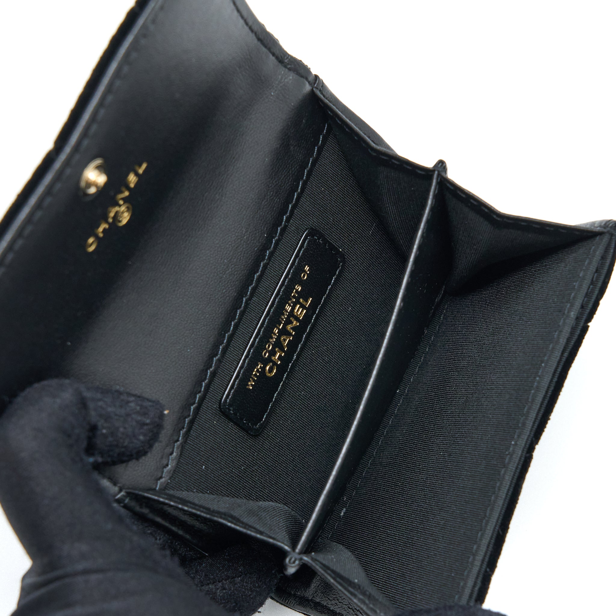 CHANEL 21A FLAP CARD HOLDER VELVET BLACK LGHW