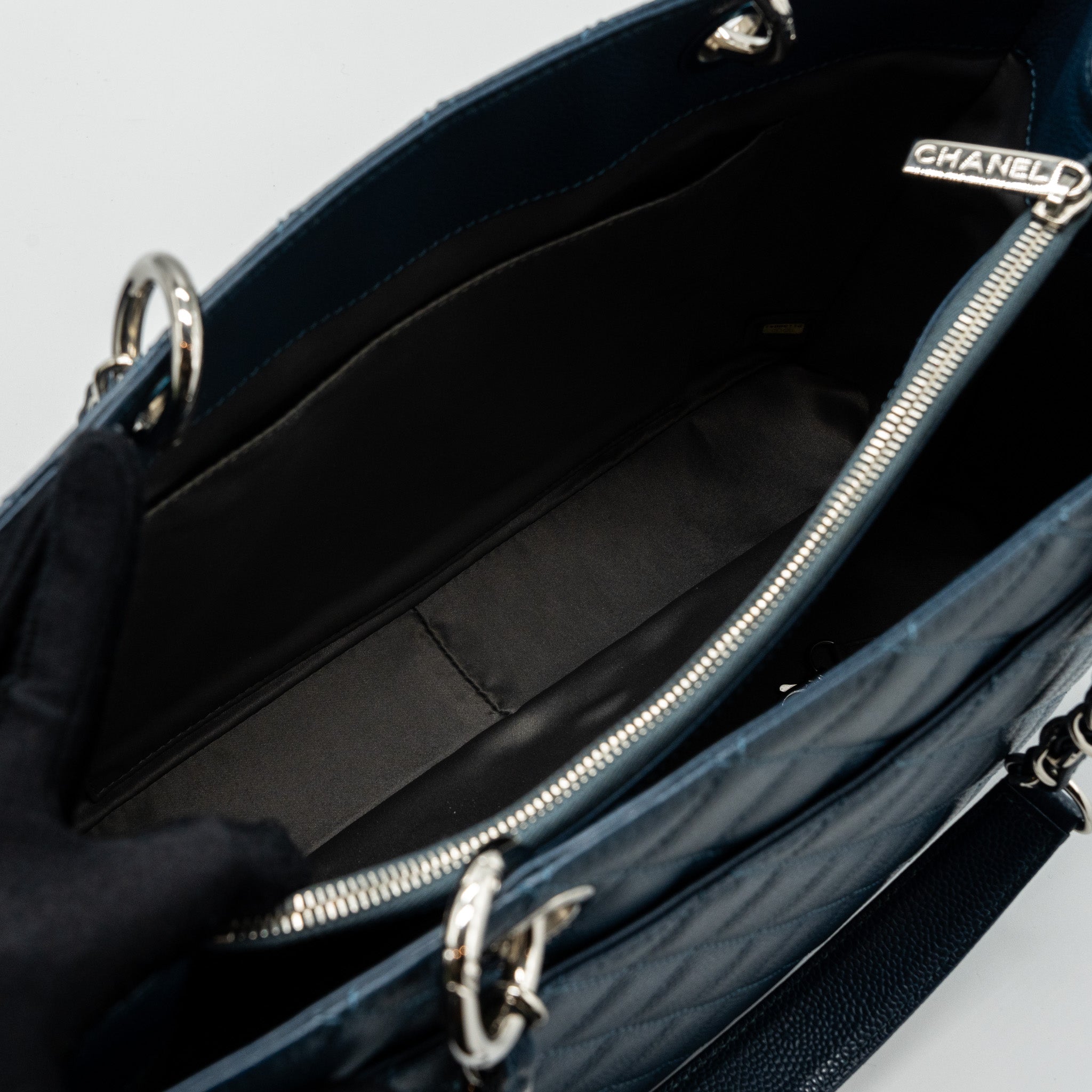 CHANEL GRAND SHOPPING TOTE/ GST CAVIAR DARK BLUE SHW