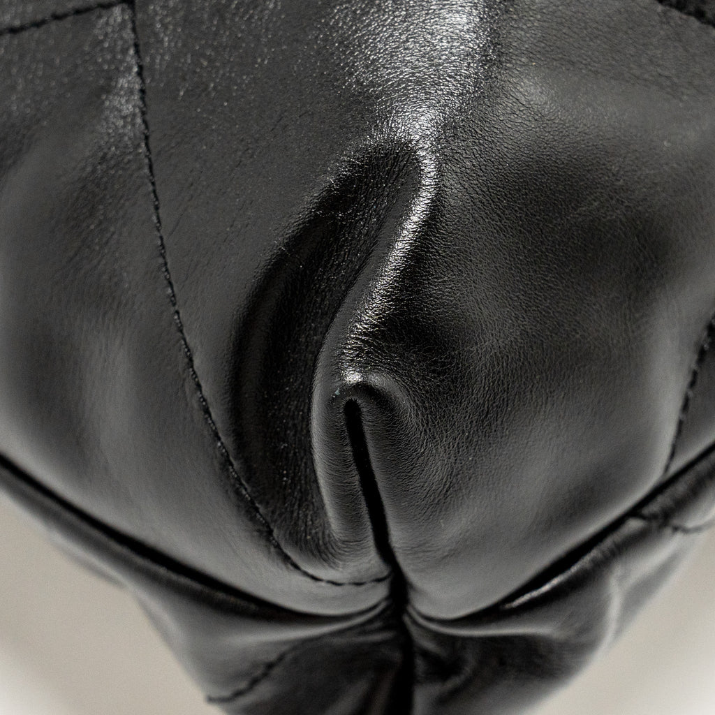 CHANEL MEDIUM 22 SHINY CALFSKIN BLACK SHW (MICROCHIP)