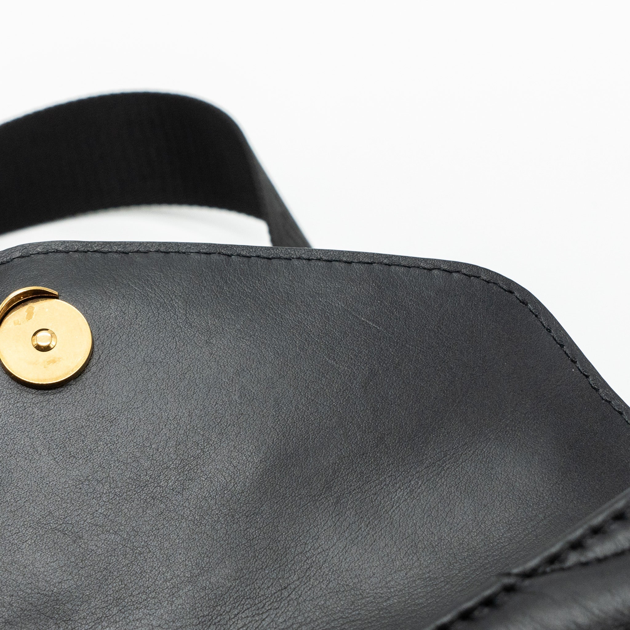 LOUIS VUITTON NEW WAVE MULTI POCHETTE CALFSKIN BLACK GHW