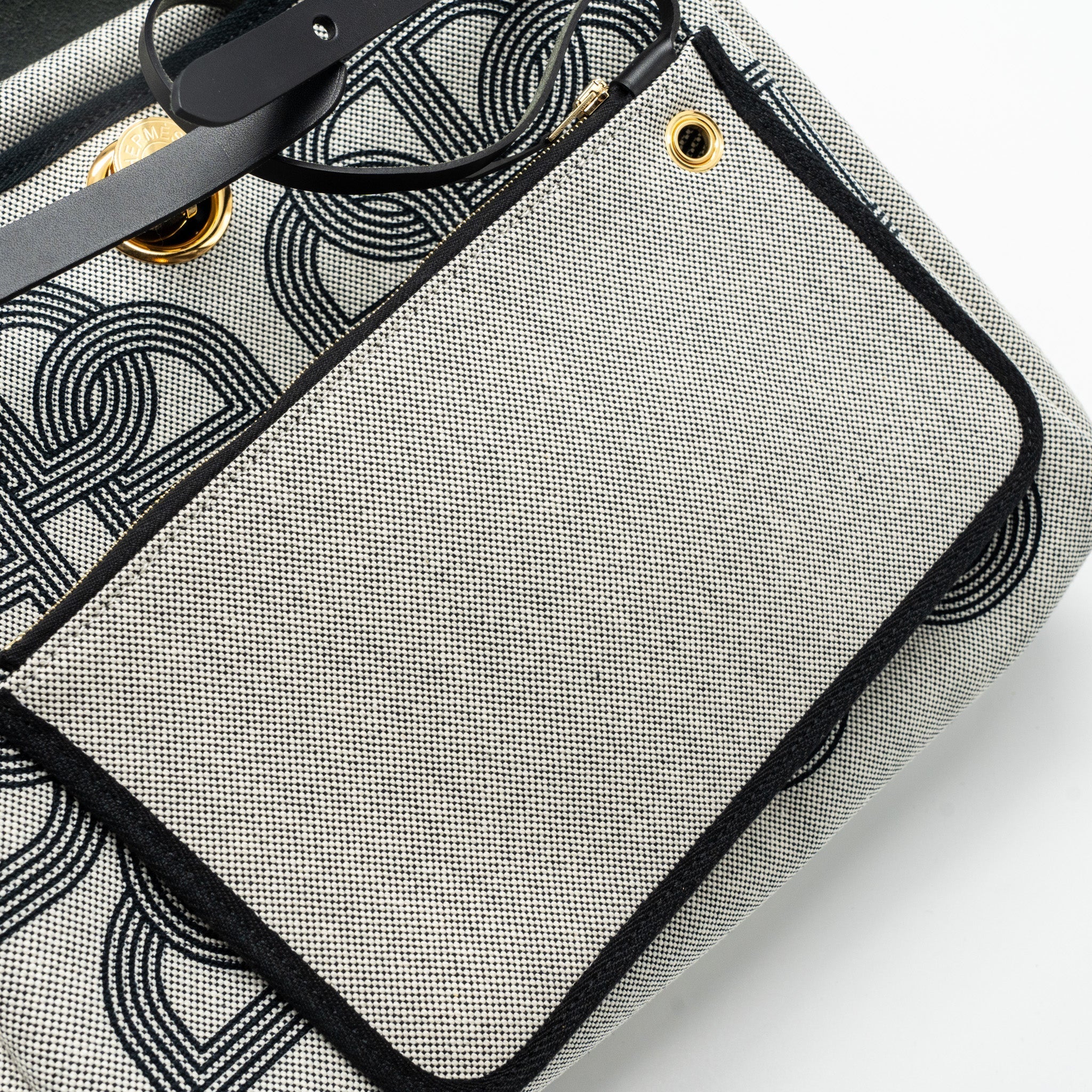 HERMES HERBAG 31 ZIP BAG TOILE H PLUME CANVAS / HUNTER LEATHER BLACK / ECRU GHW