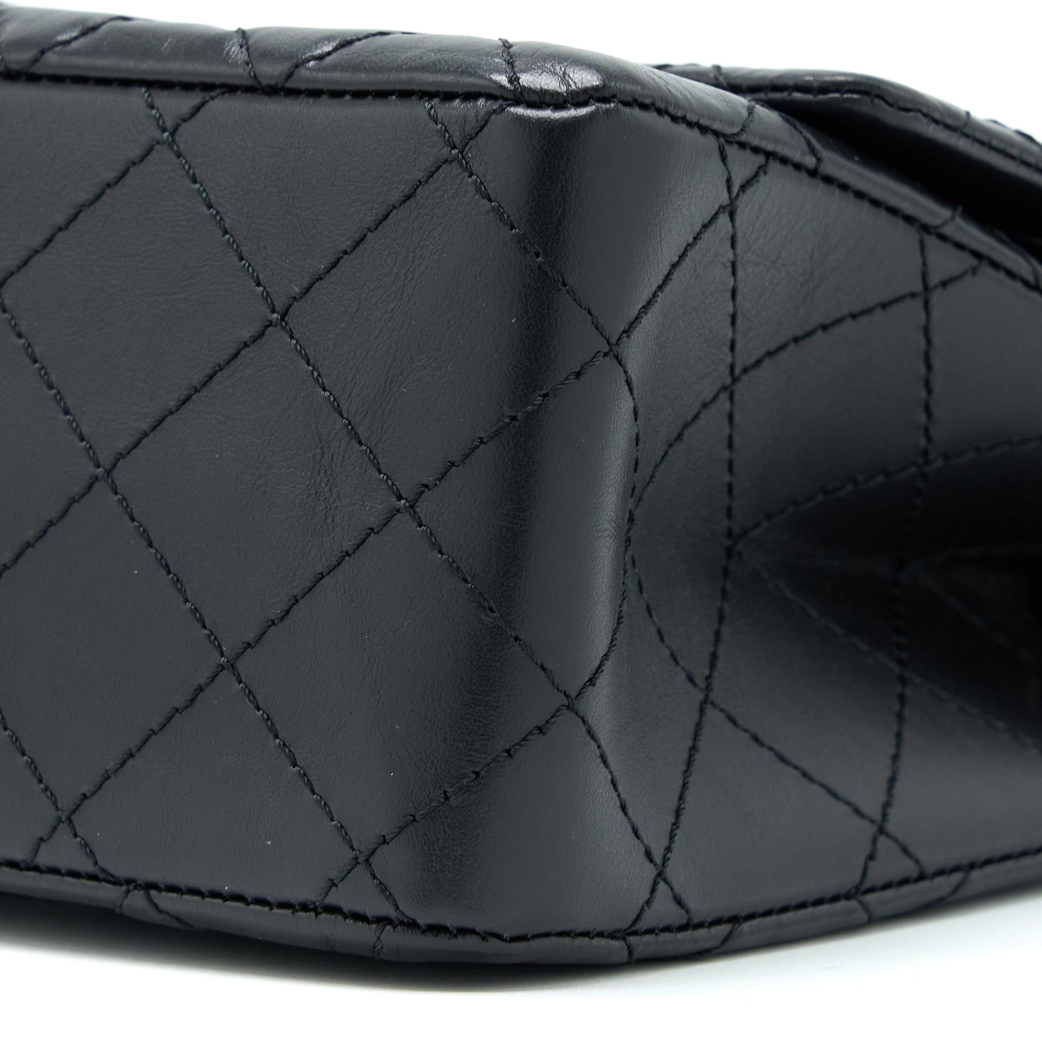 CHANEL 2.55 REISSUE 226 AGED CALFSKIN BLACK BRUSHED GHW (MICROCHIP)