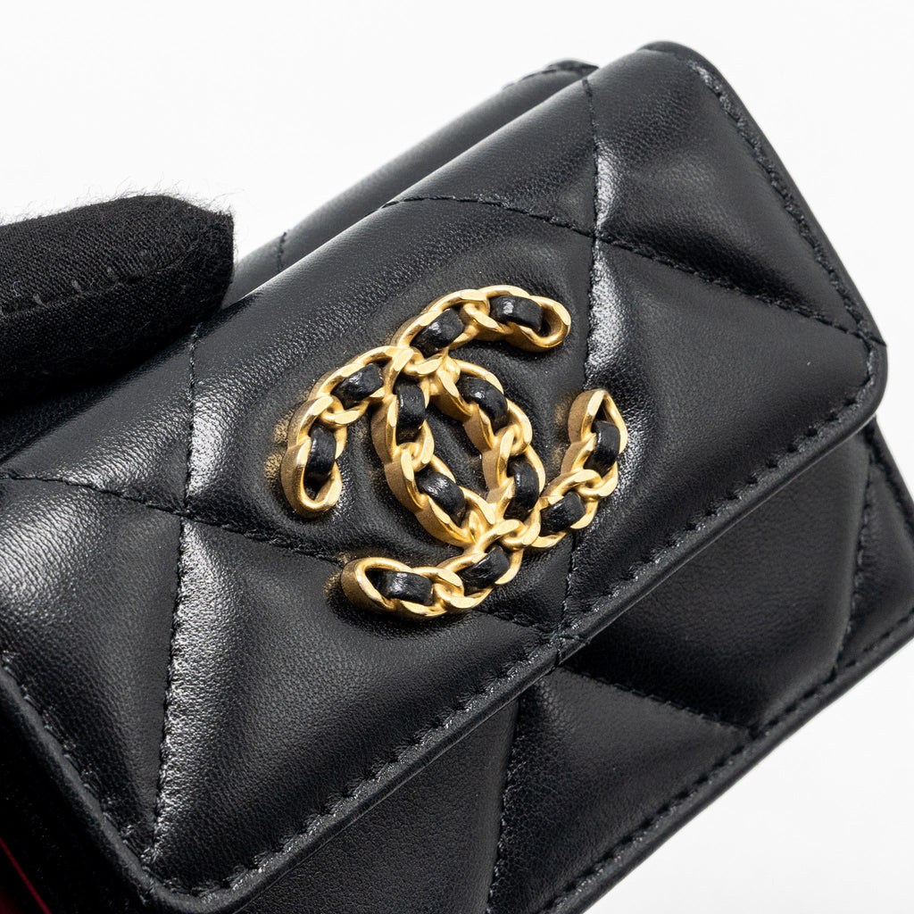 CHANEL 19 COMPACT WALLET LAMBSKIN BLACK GHW (MICROCHIP)