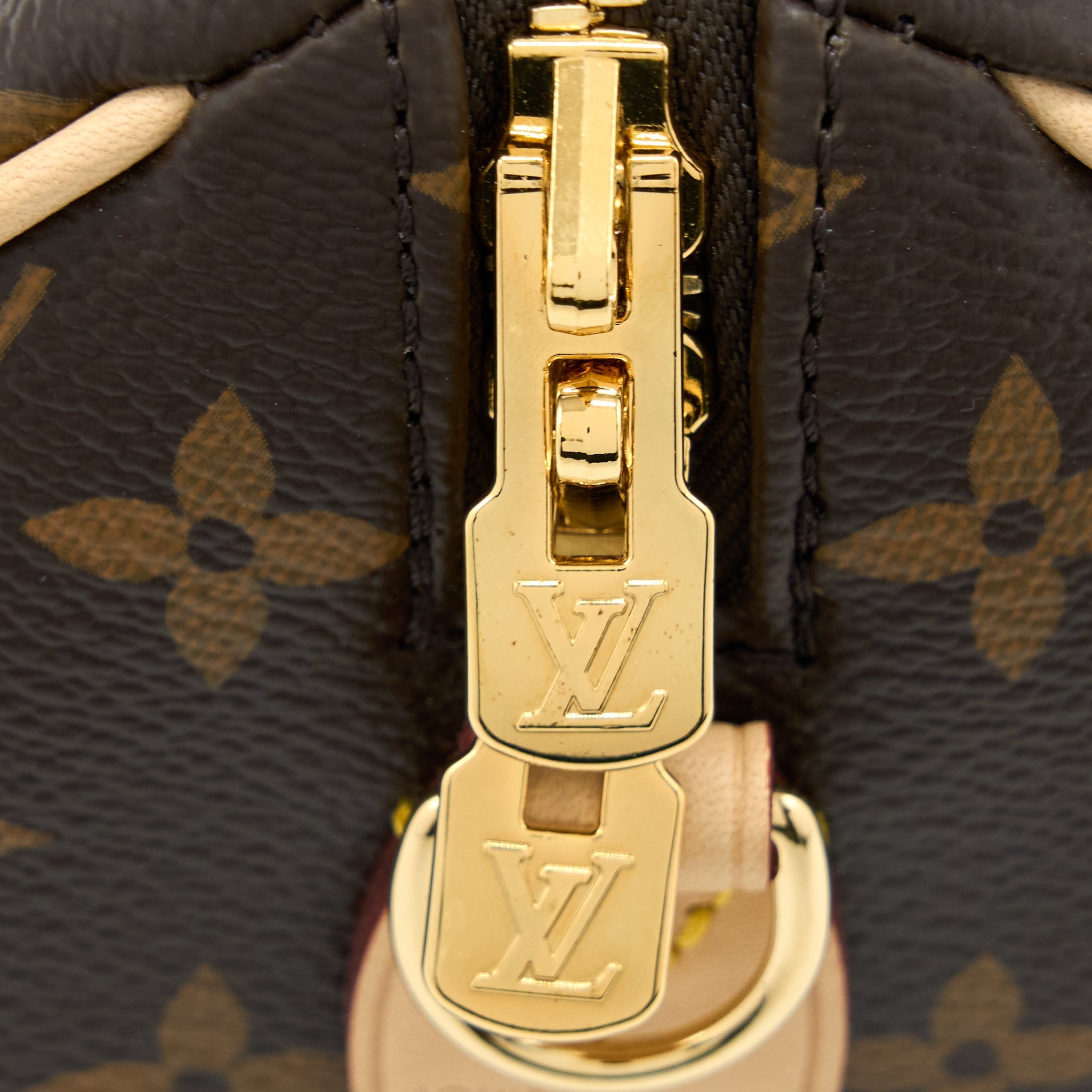 LOUIS VUITTON SPEEDY BANDOULIERE 20 MONOGRAM CANVAS WITH FUCHSIA STRAP
