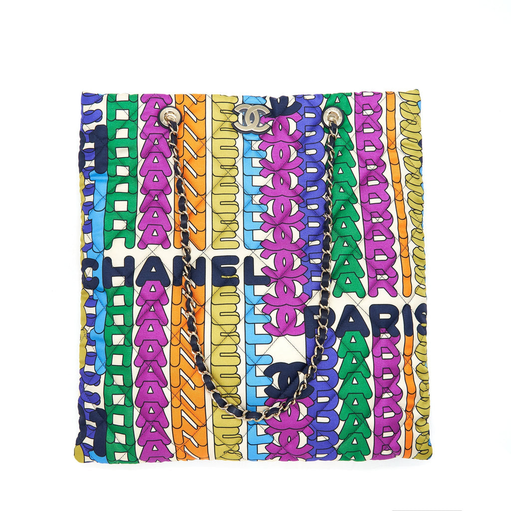 CHANEL 21K PRINTED BARRICADES QUILTED LOGO SHOPPING TOTE BAG MULTICOLOUR LGHW