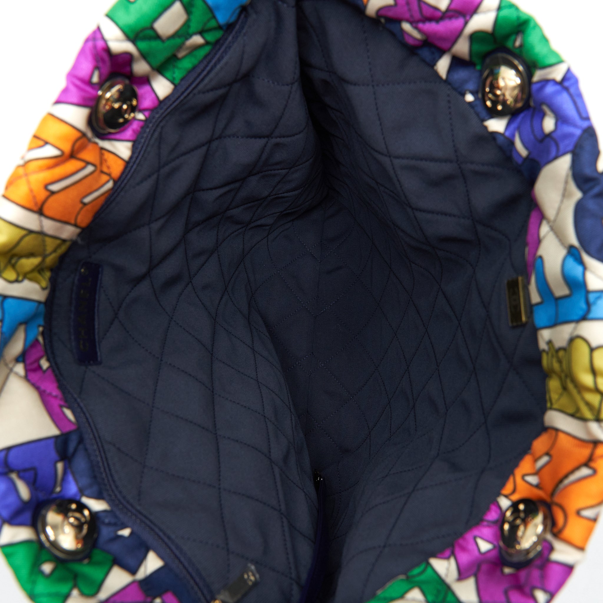 CHANEL 21K PRINTED BARRICADES QUILTED LOGO SHOPPING TOTE BAG MULTICOLOUR LGHW
