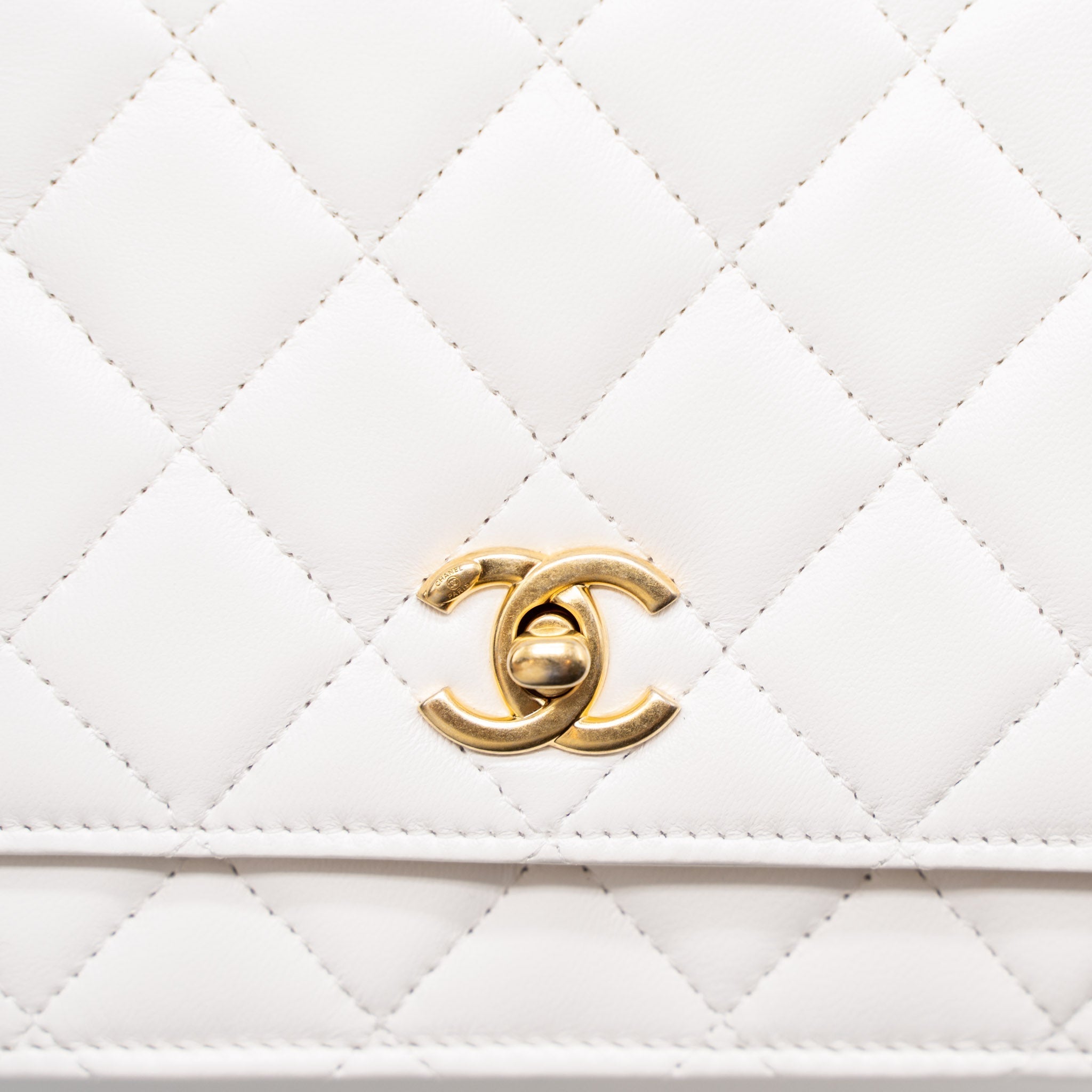 CHANEL PEARL CRUSH WALLET ON CHAIN LAMBSKIN WHITE BRUSHED GHW (MICROCHIP)