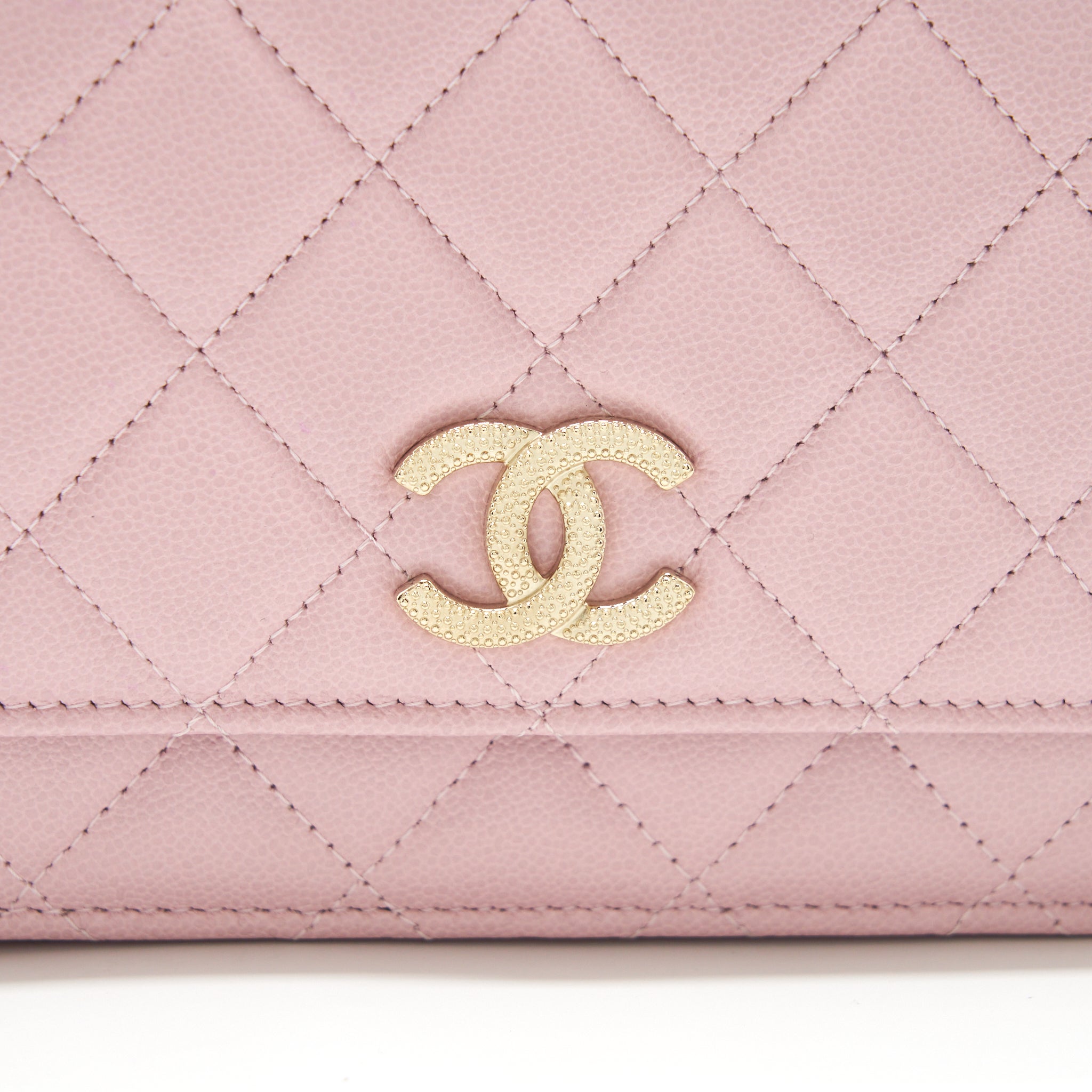 CHANEL 22B WALLET ON CHAIN WITH DETAIL CC LOGO CAVIAR LIGHT PINK NJ523 LGHW(MICROCHIP)