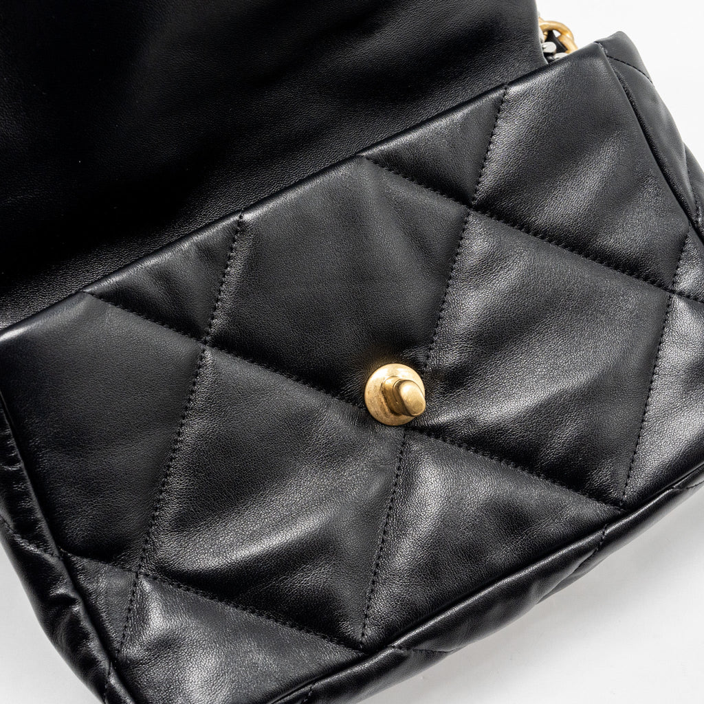 CHANEL SMALL 19 BAG LAMBSKIN BLACK MULTICOLOUR HARDWARE (MICROCHIP)