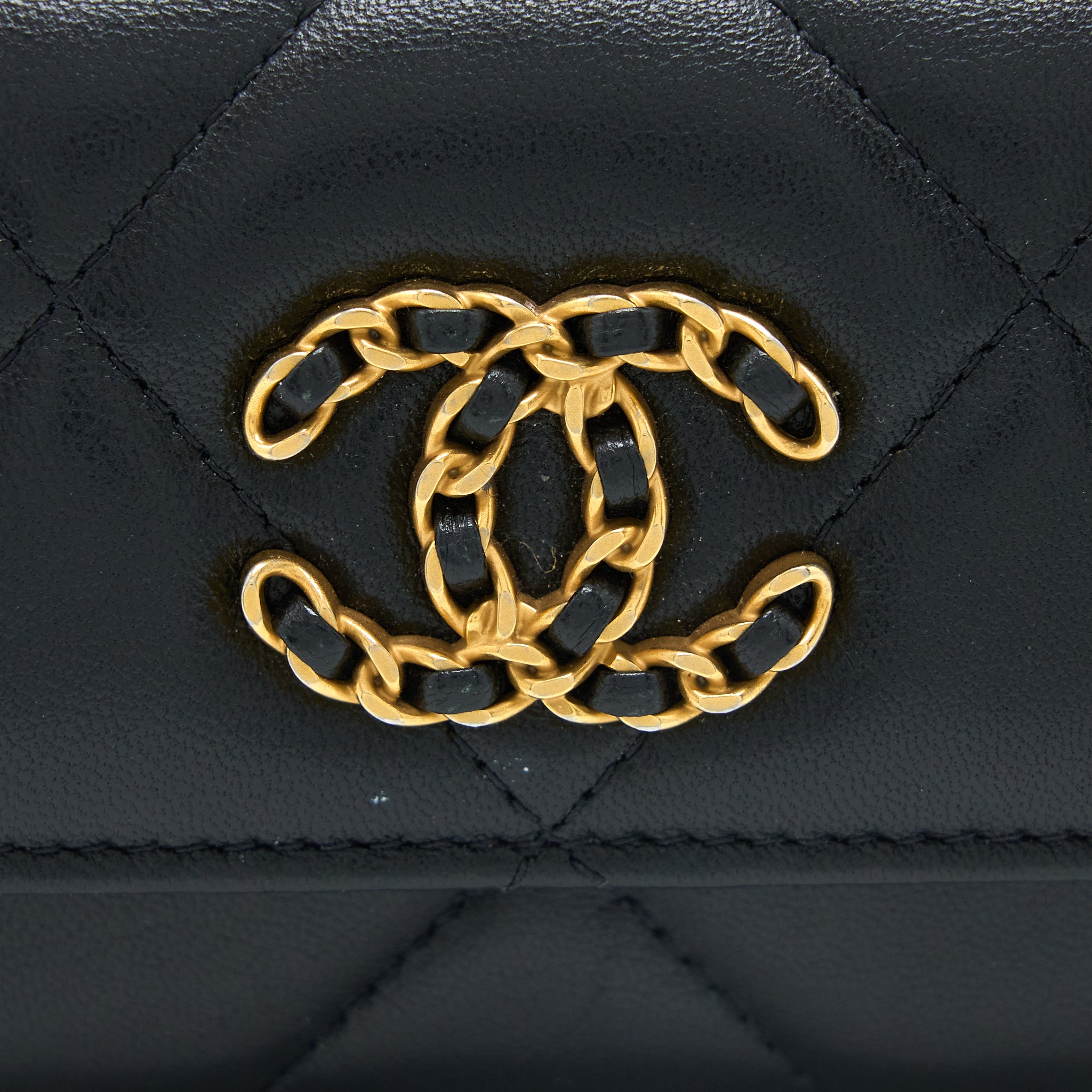 CHANEL 19 FLAP CARD HOLDER WITH CHAIN LAMBSKIN BLACK MULTICOLOUR HARDWARE