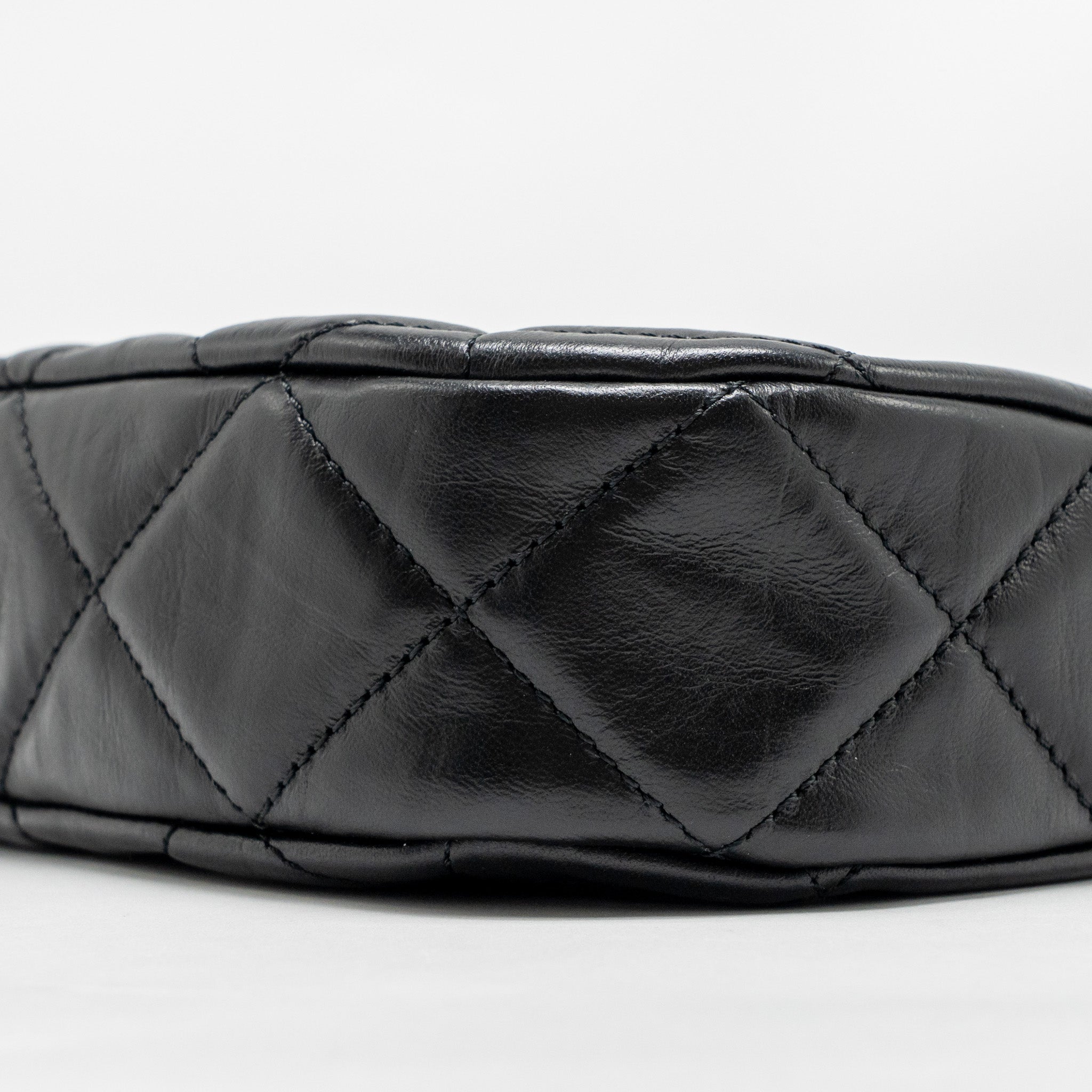 CHANEL 23K 19 HOBO SHOULDER BAG CALFSKIN BLACK GHW (MICROCHIP)