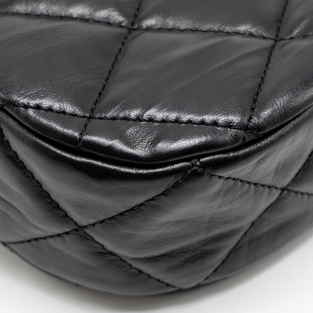 CHANEL 23K 19 HOBO SHOULDER BAG CALFSKIN BLACK GHW (MICROCHIP)