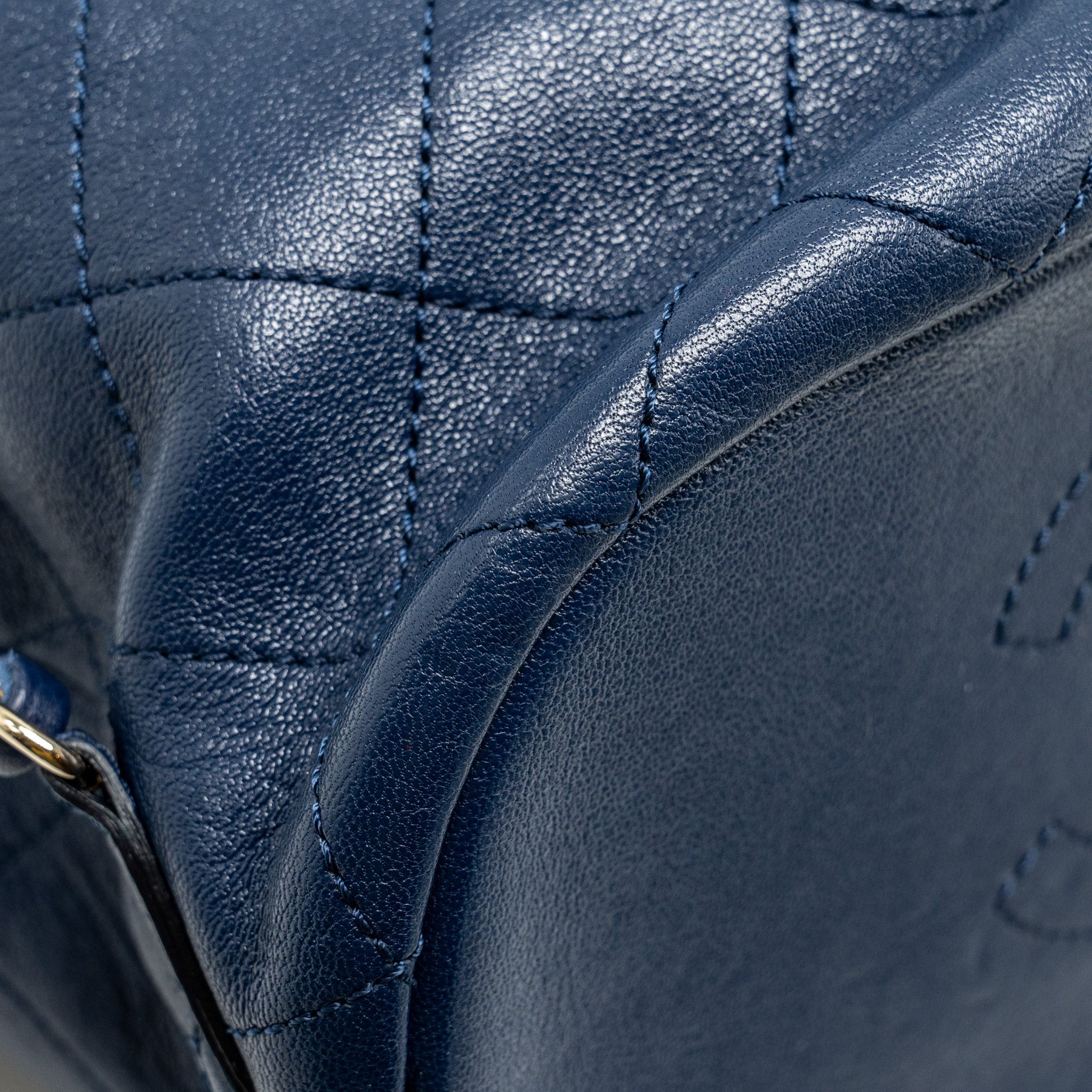 CHANEL DRAWSTRING BACKPACK LAMBSKIN/GRAINED CALFSKIN DARK BLUE LGHW