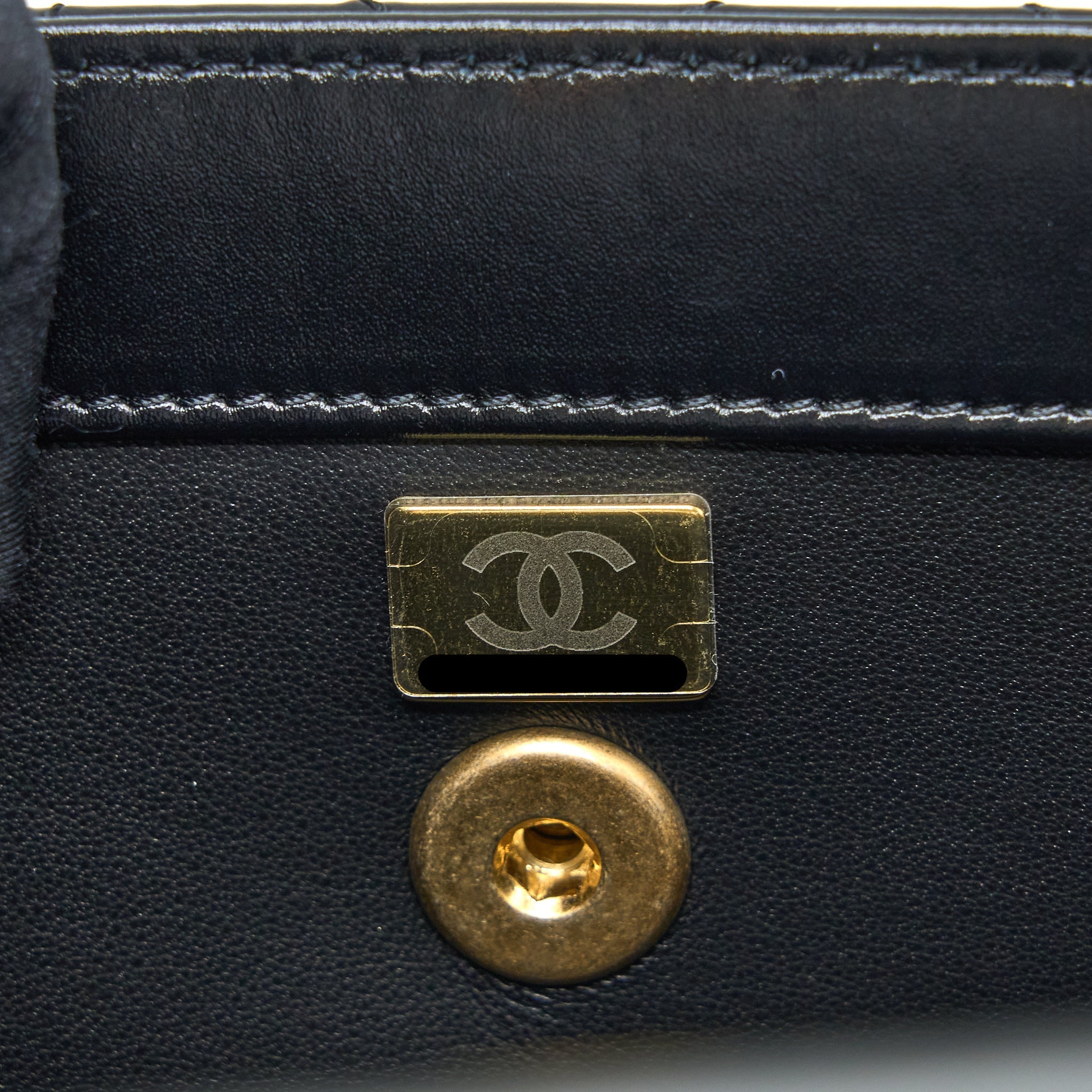 CHANEL 23P FLAP BAG WITH TOP HANDLE SHINY CALFSKIN BLACK GHW (MICROCHIP)