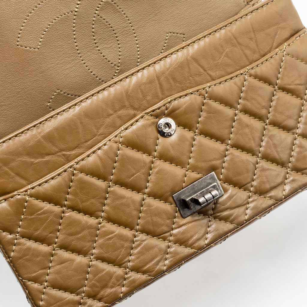 CHANEL SMALL 2.55 REISSUE FLAP BAG CALFSKIN KHAKI RUTHENIUM HARDWARE
